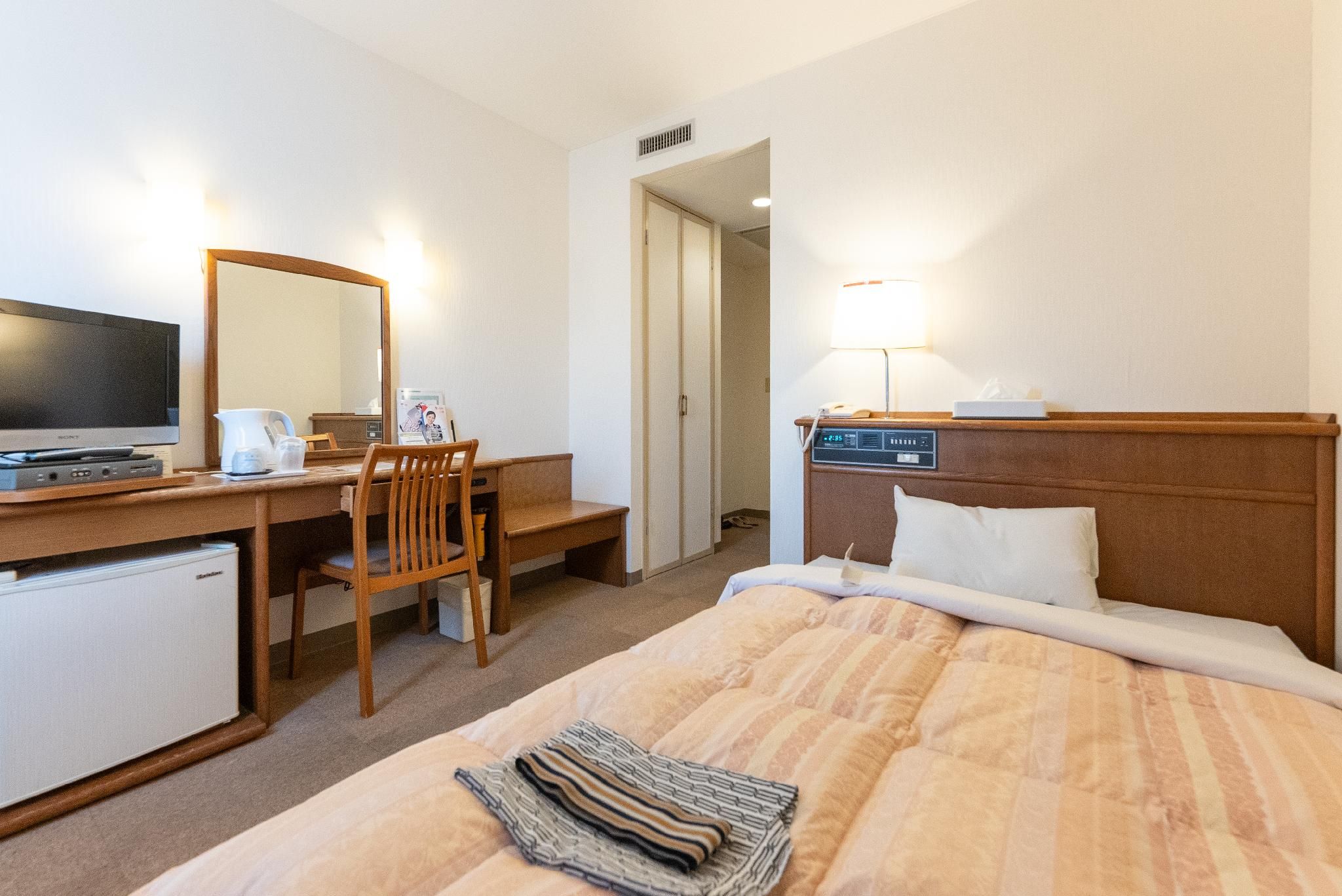 Semi Double Room - Smoking 