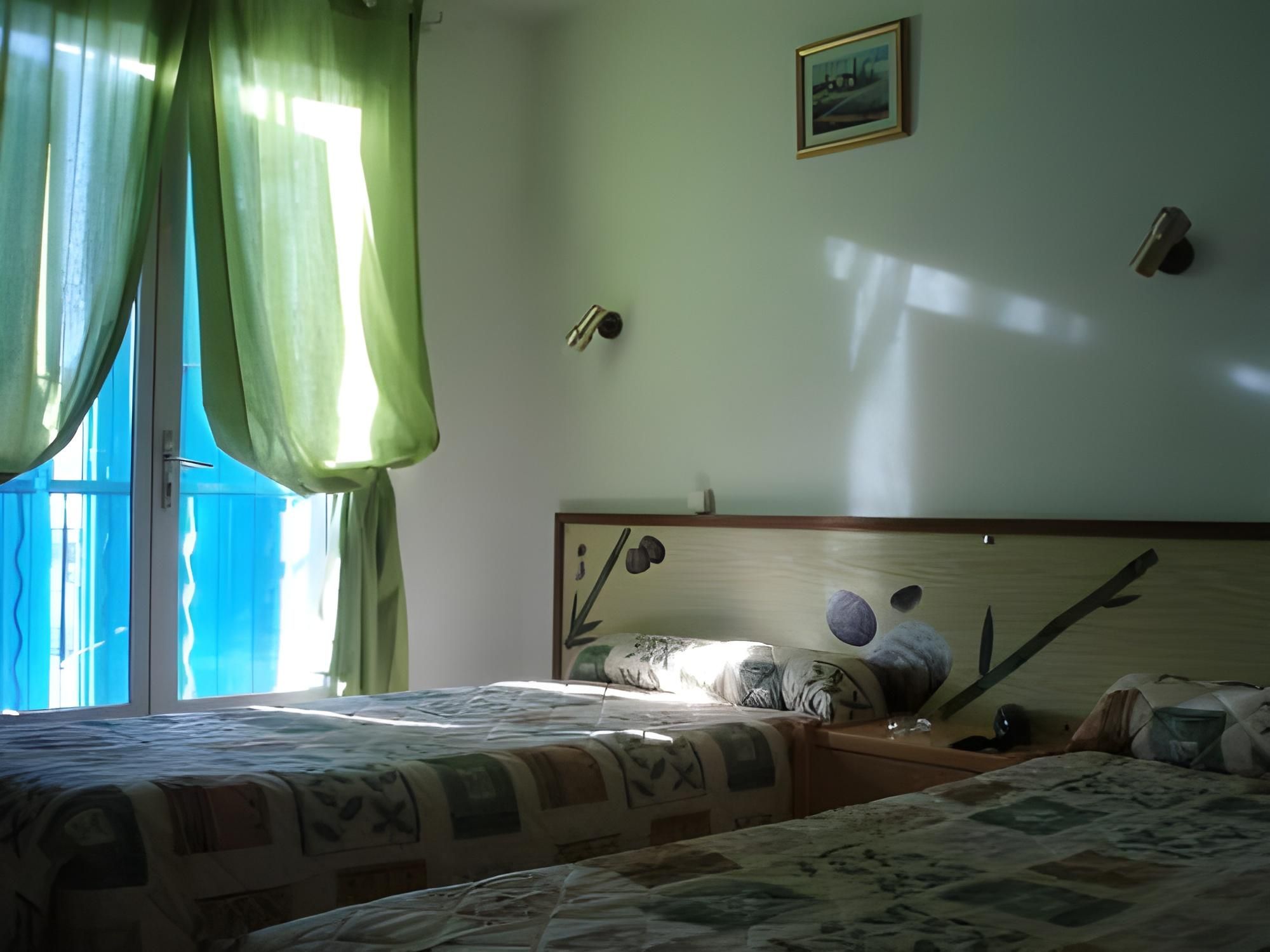 Twin Room with Shower