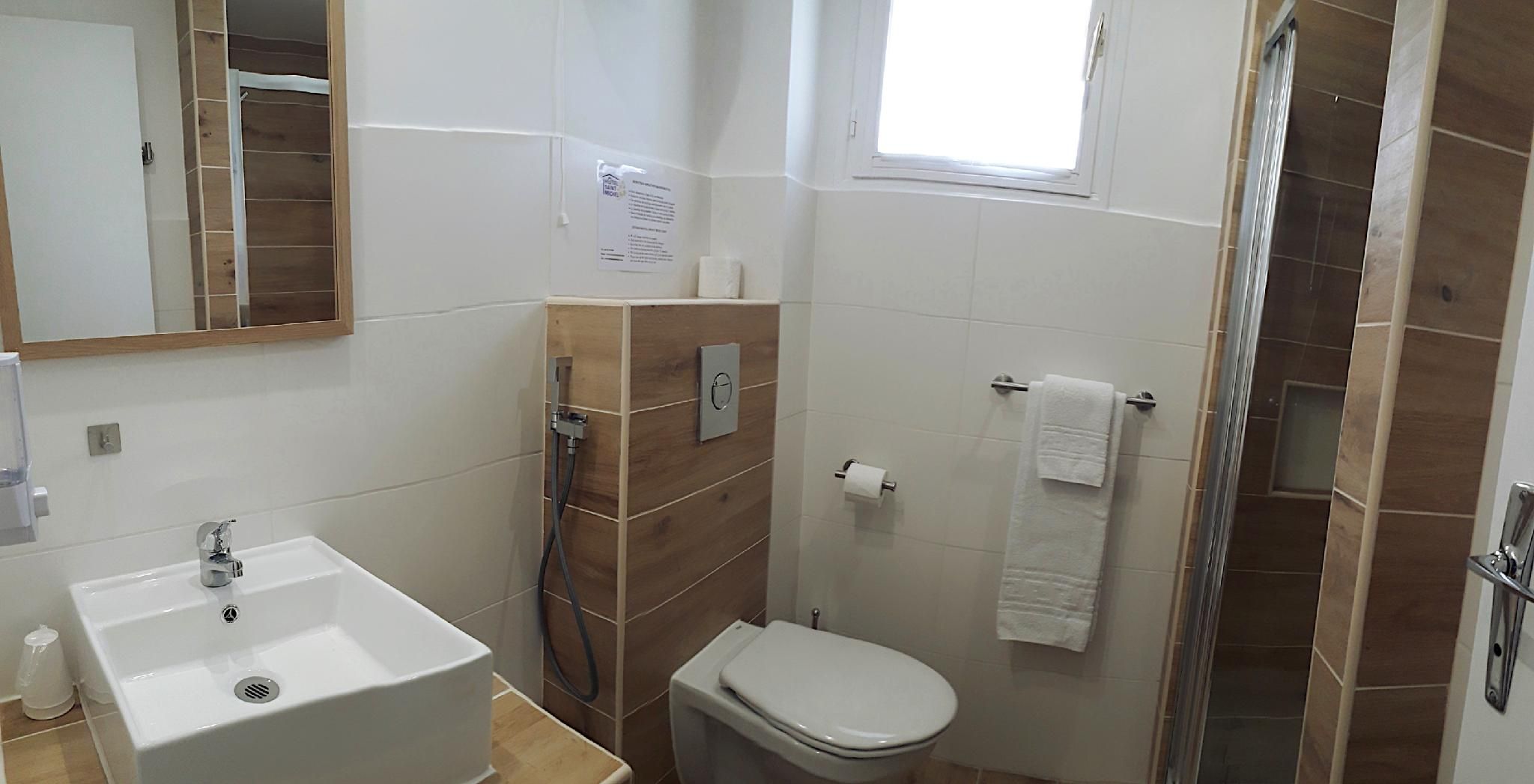 Twin Room-Ensuite with Shower