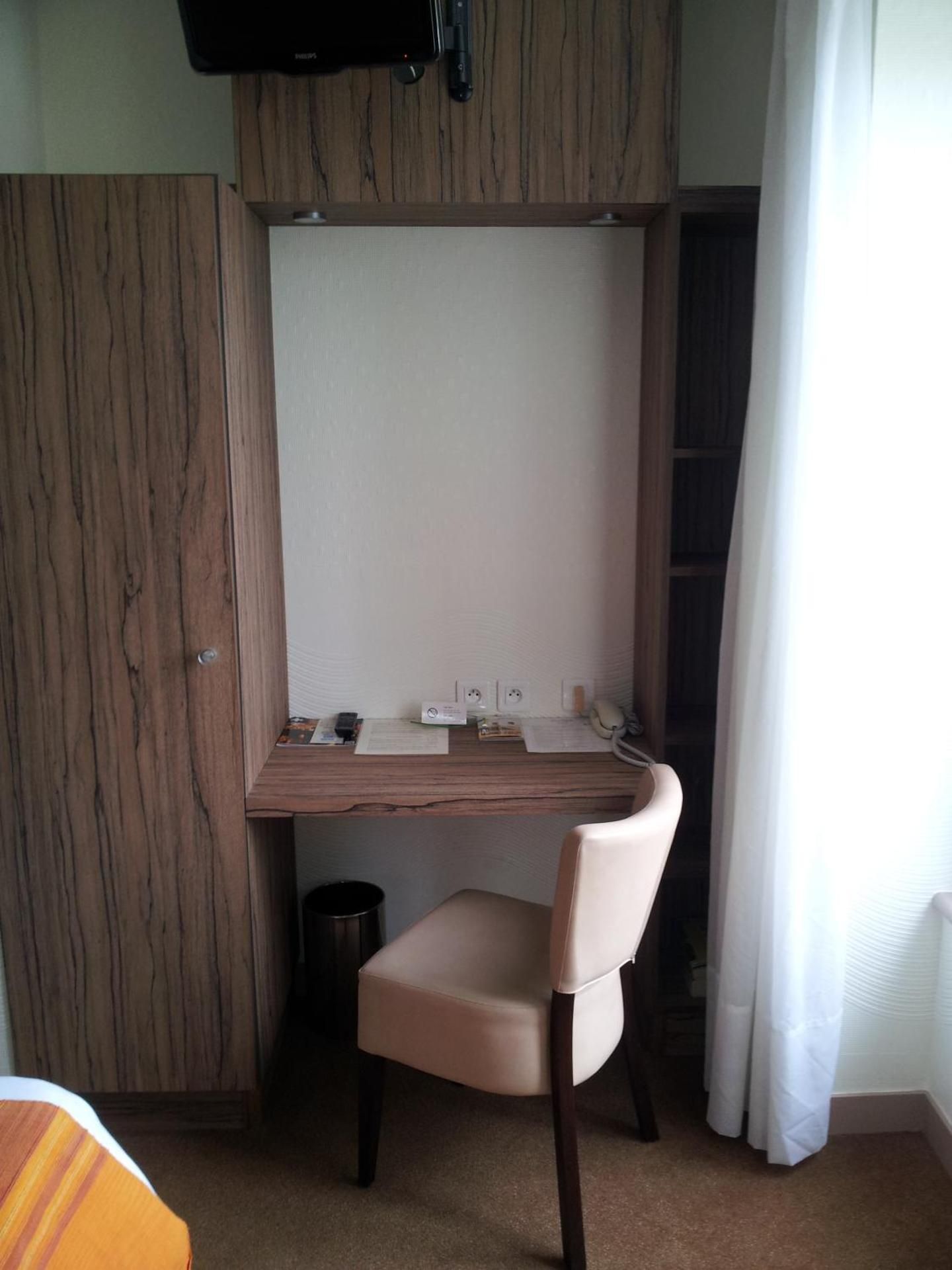 Comfort Twin Room - with street view