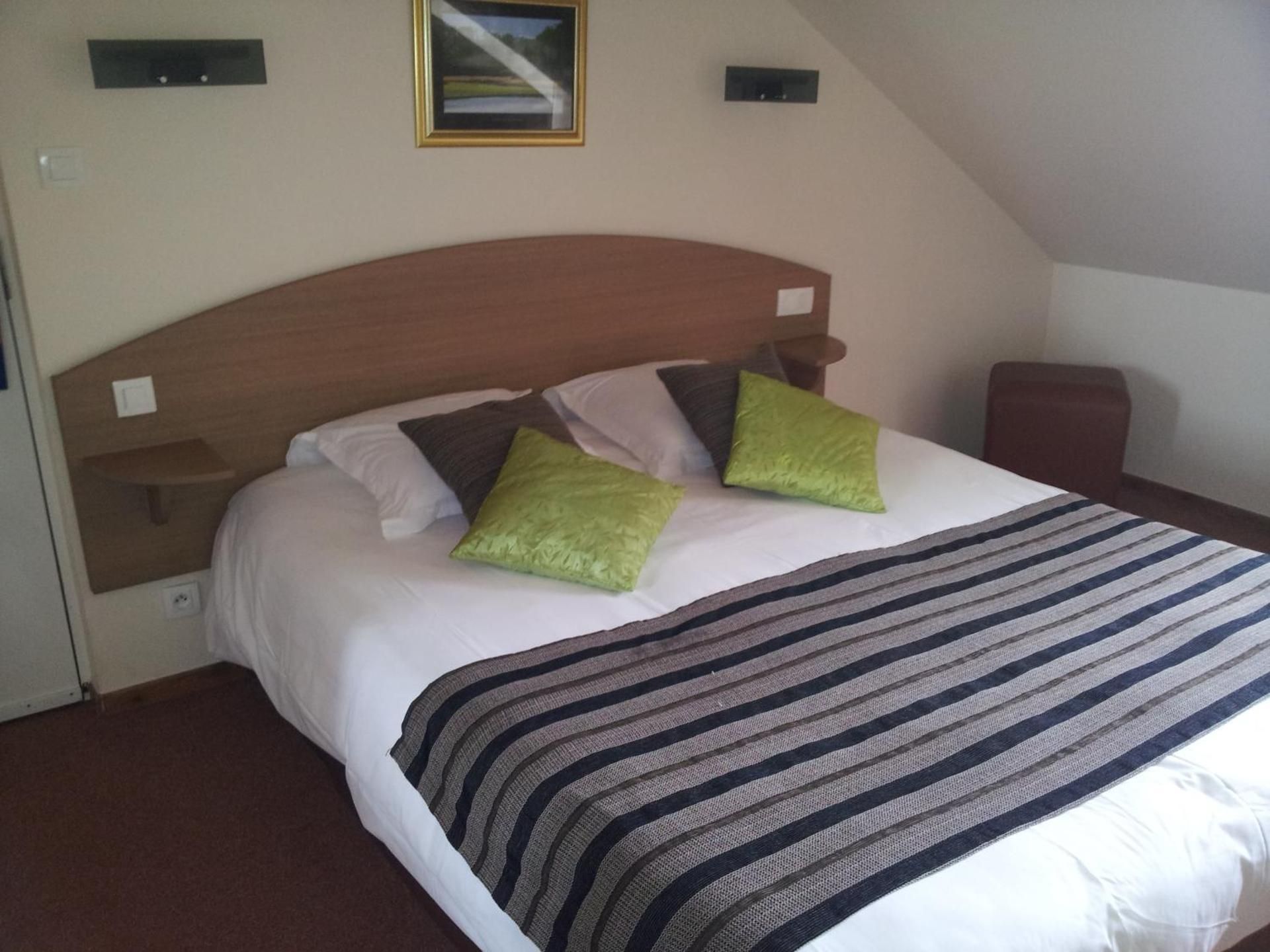 Double Room With Shower overlooking Port Rhu