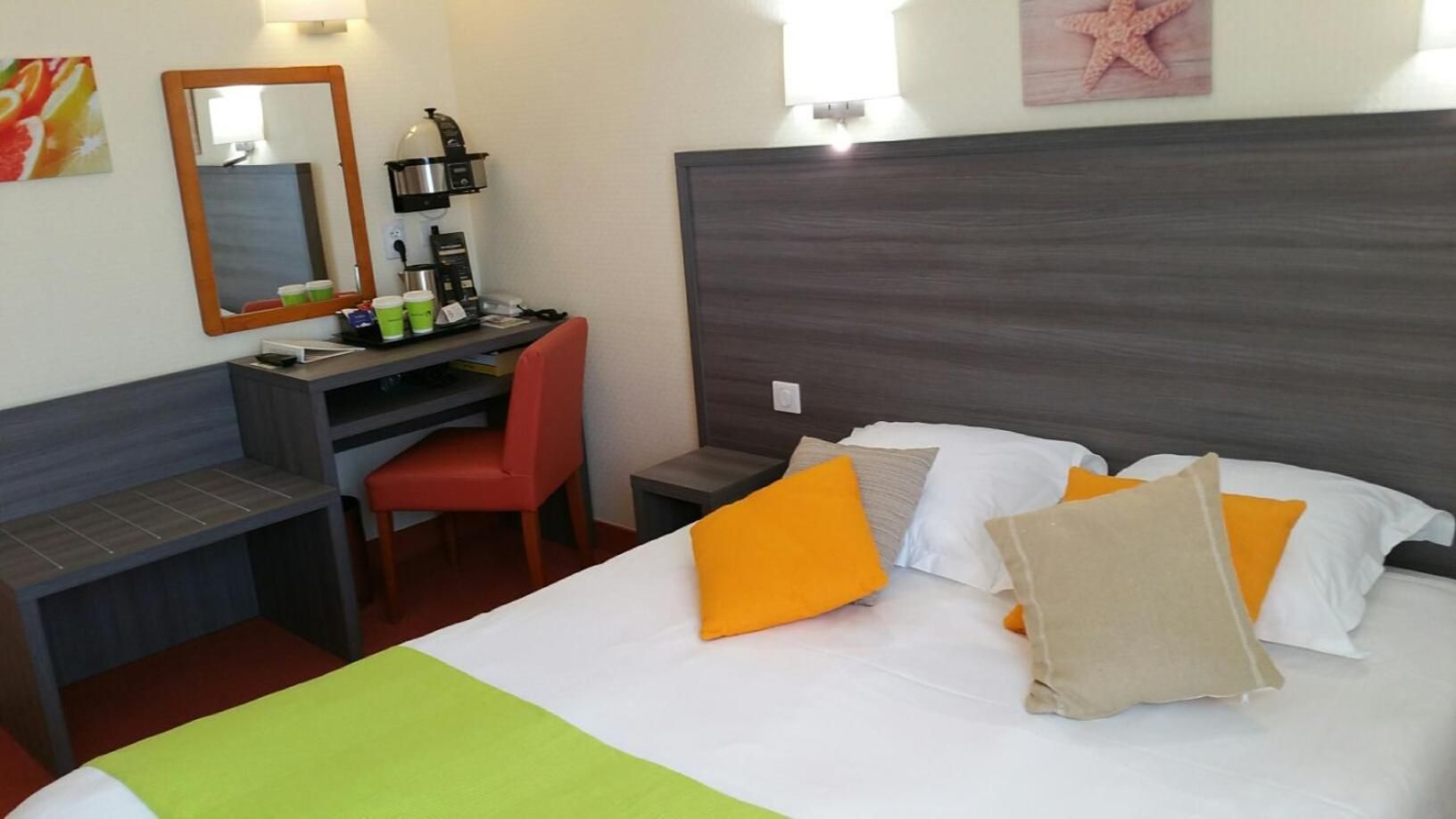 Double Room - with street view