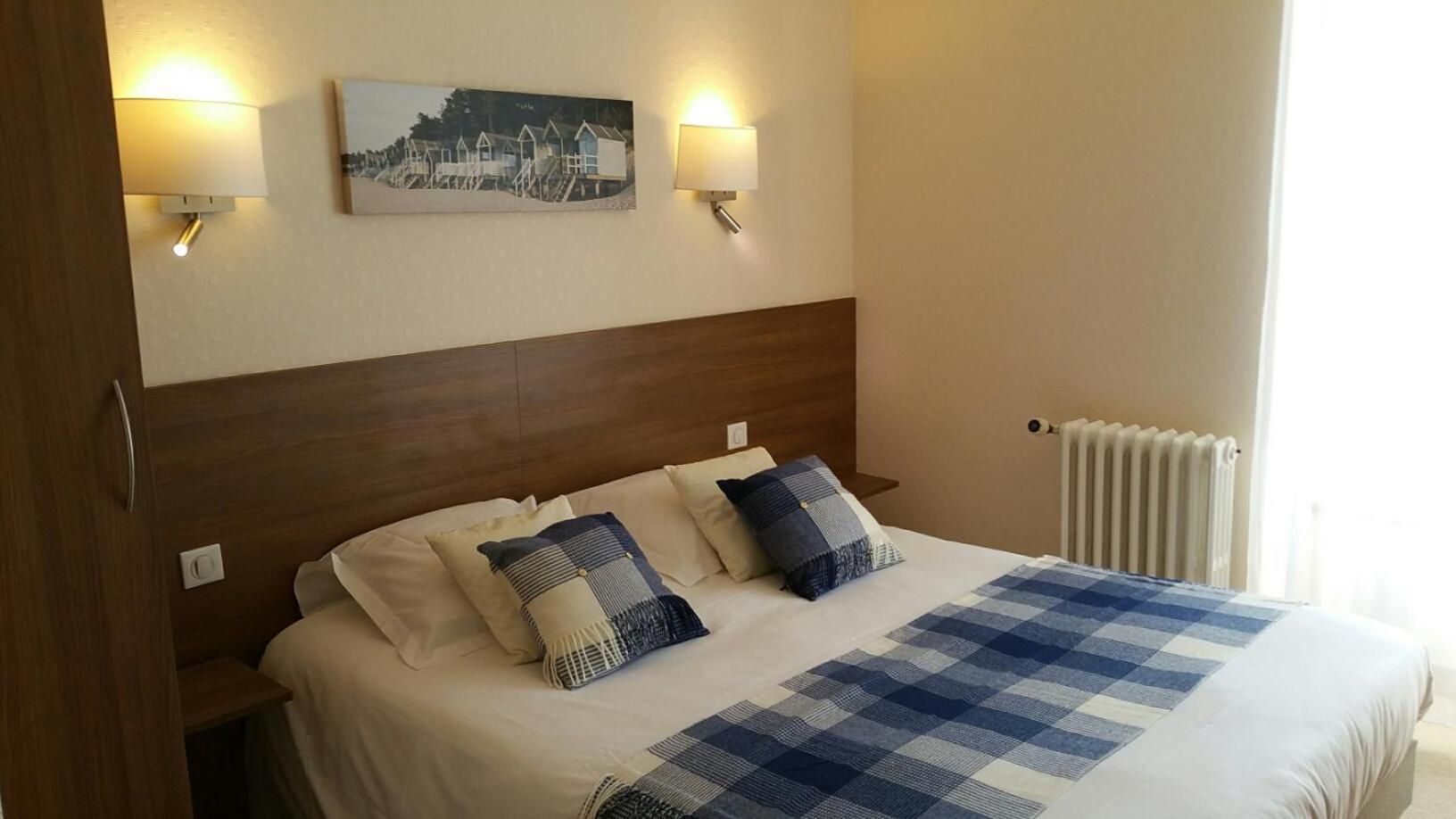 Double Room - with street view