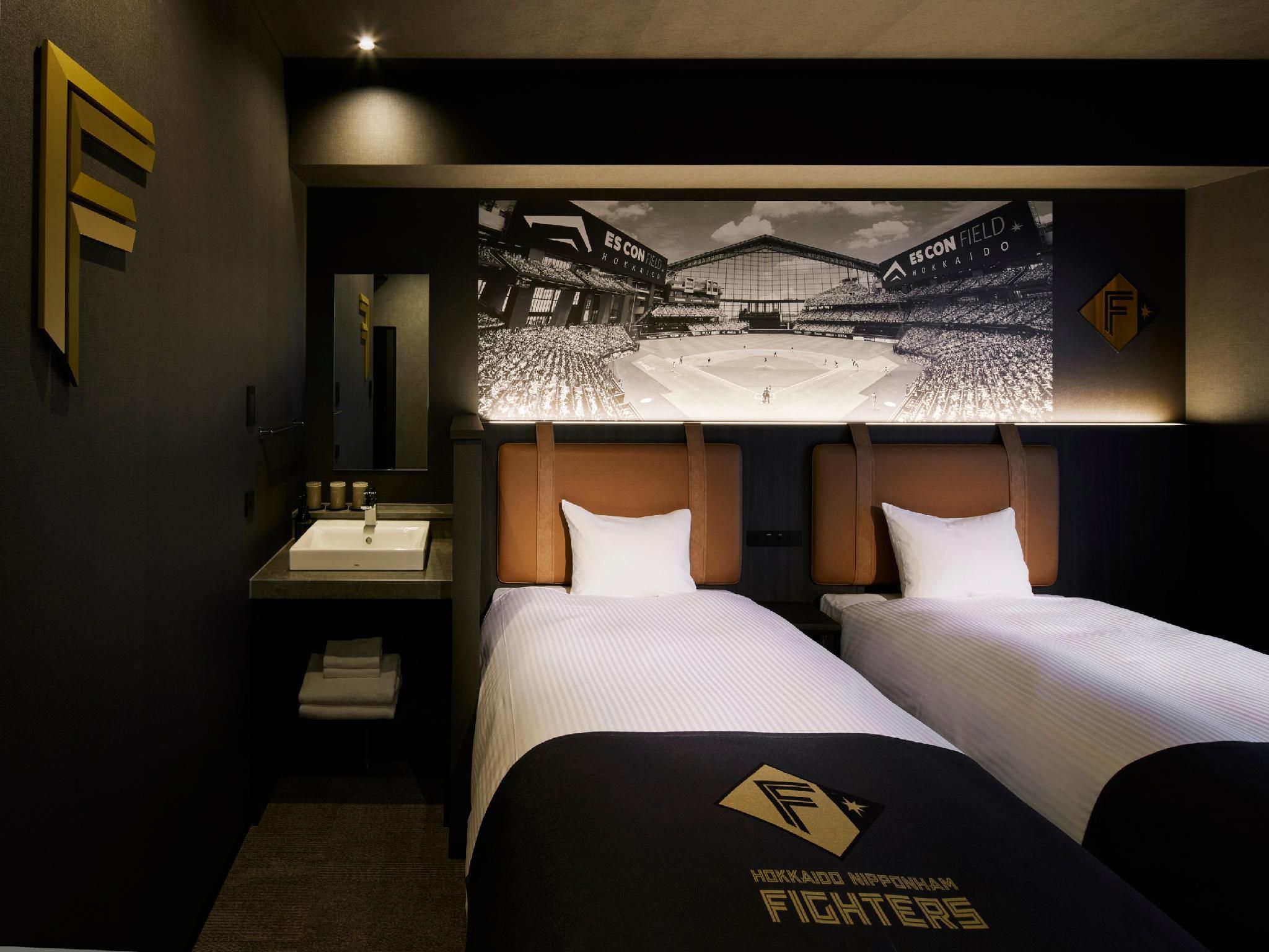 Fighters Floor Twin Plus 1 with ES CON FIELD View