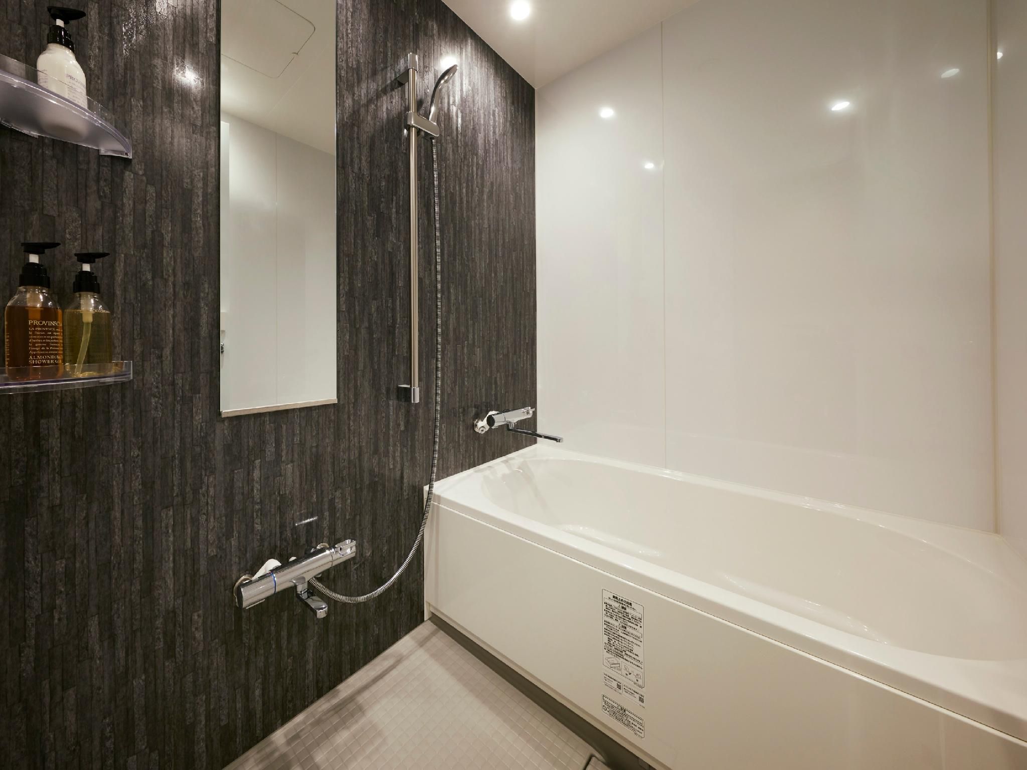 Starlight Floor Suite with ES CON FIELD View