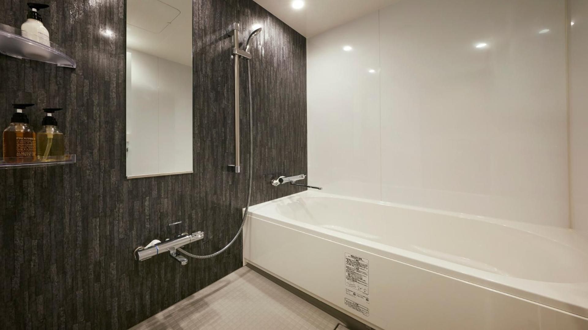 Suite with ES CON FIELD View-Starlight Floor