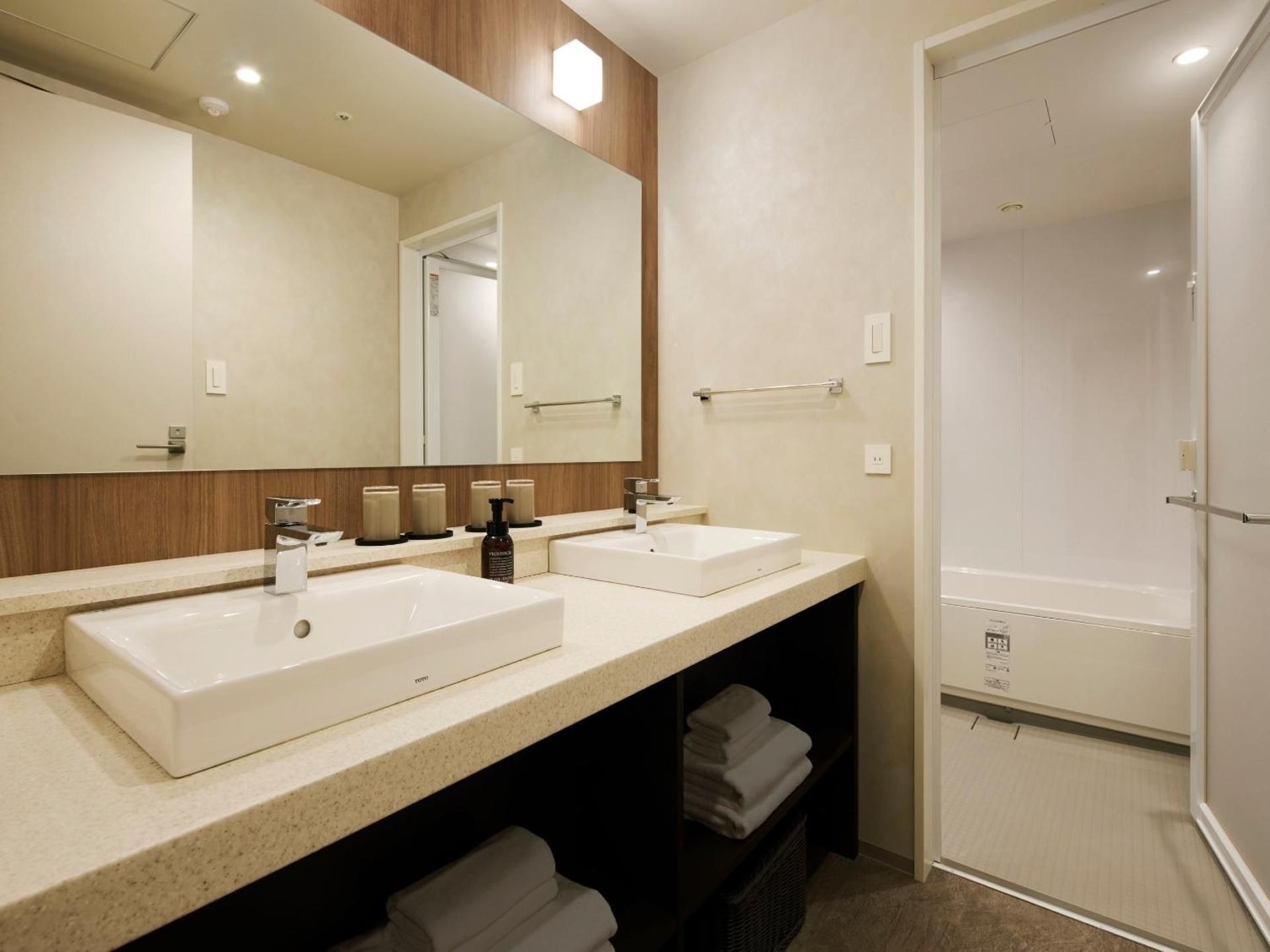 Junior Suite with ES CON FIELD View-Starlight Floor