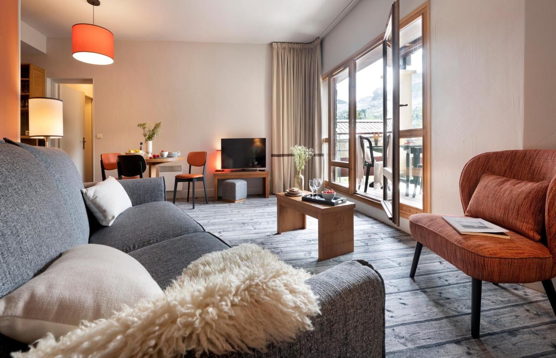One-Bedroom Apartment with Balcony - Mountain View (4 people)