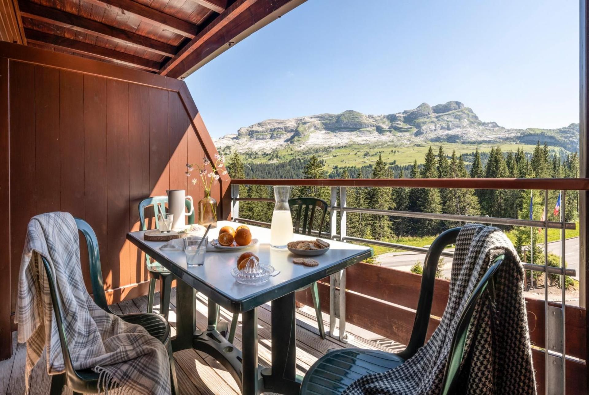 Two-Bedroom Apartment with Balcony - Mountain View (6 People)