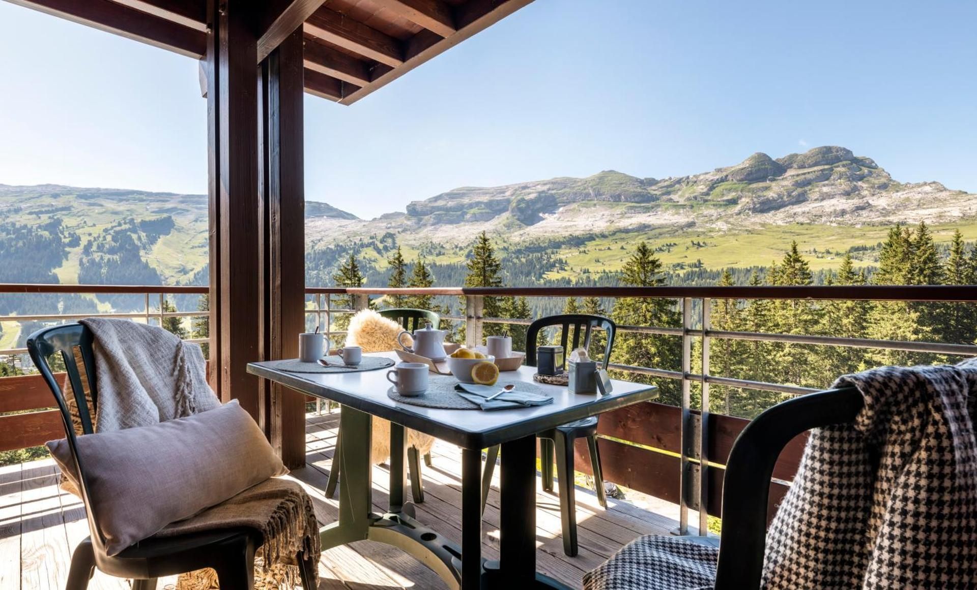 Four-Bedroom Apartment with Balcony - Mountain View (10 People)