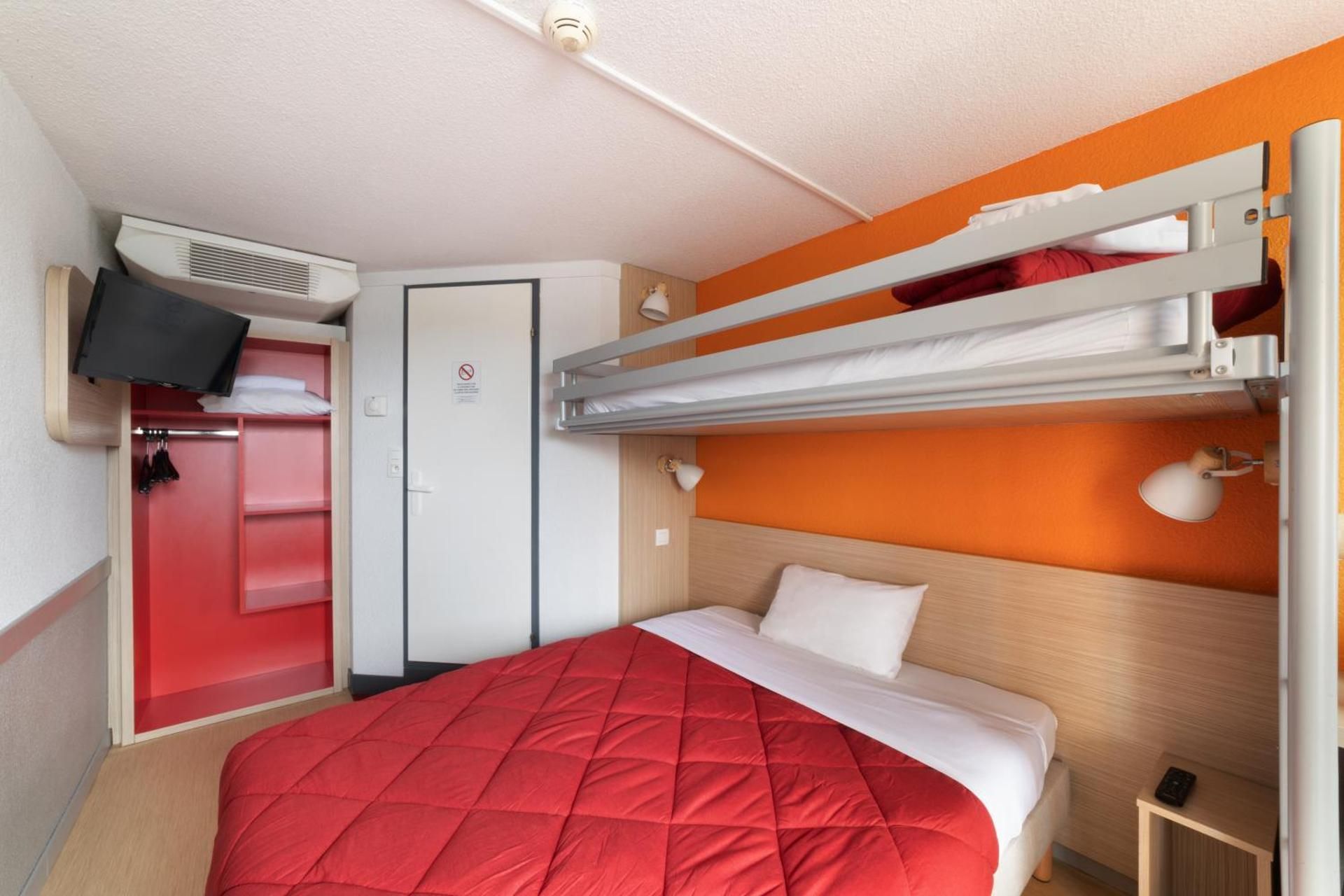Triple Room (1 Double Bed + 1 Single Bed)