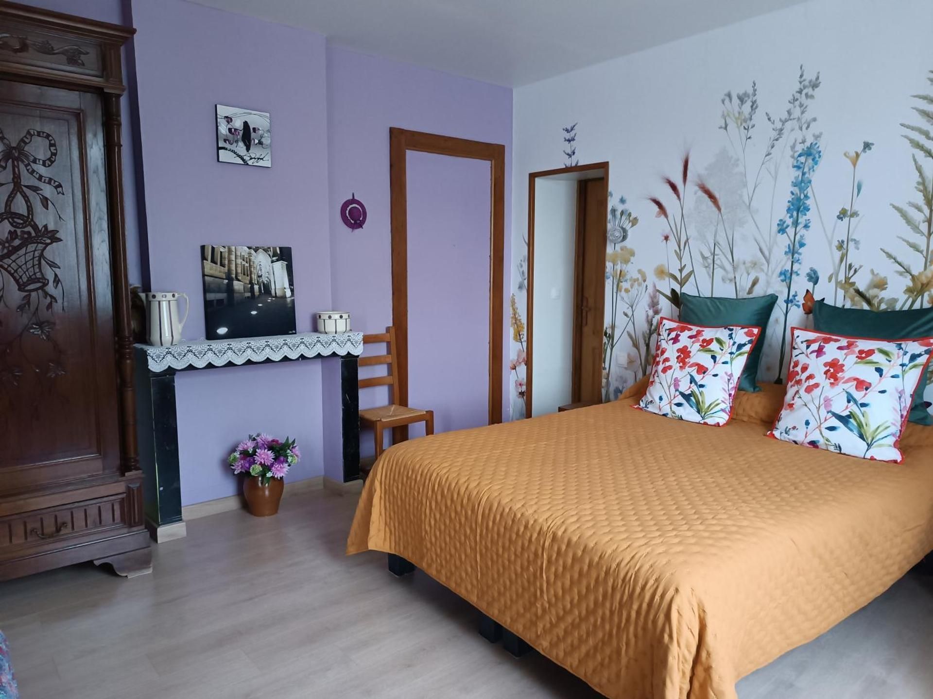 Deluxe Room (2 Adults + 1 Child)