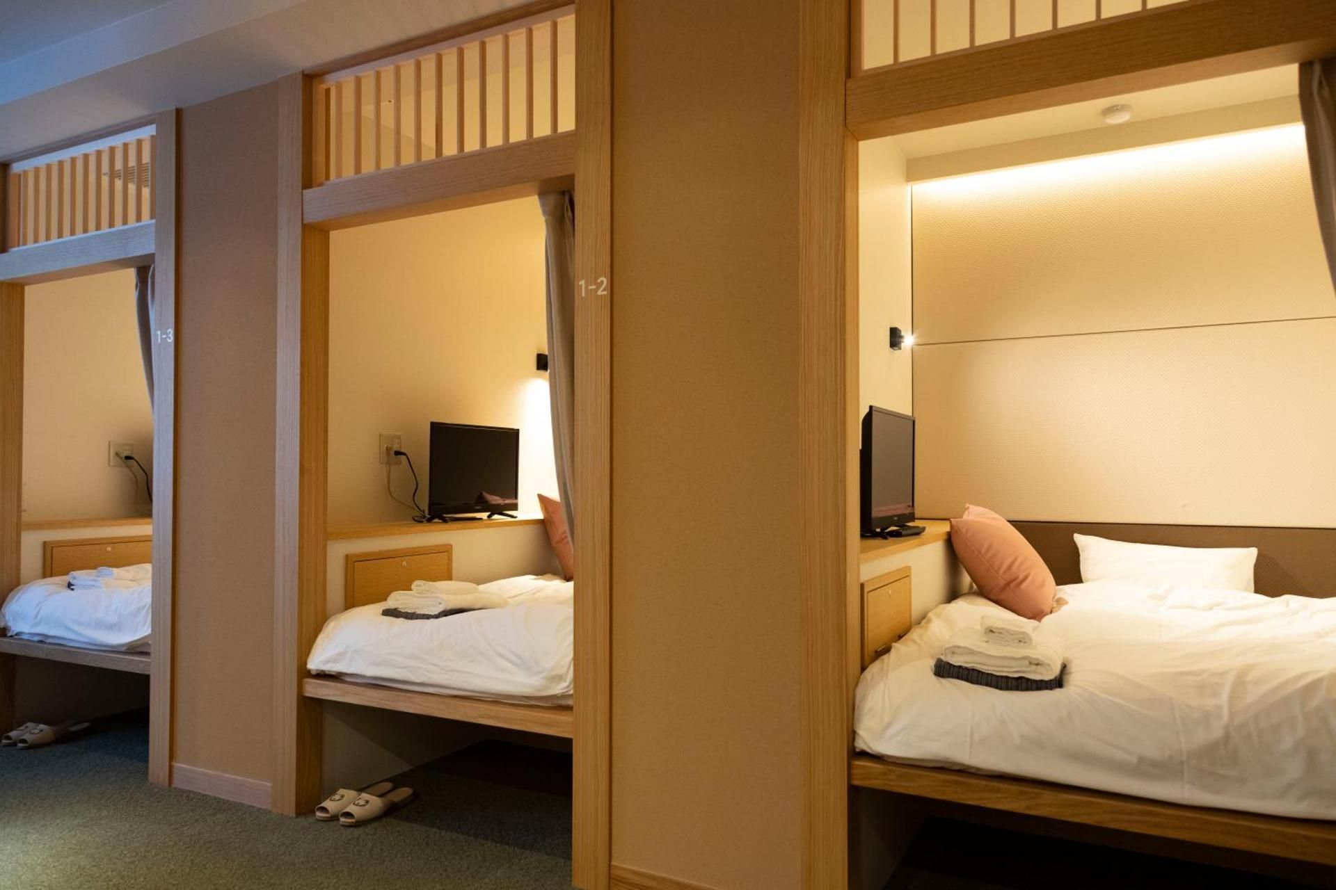 Independent Capsule Room for 3 person - Non-Smoking