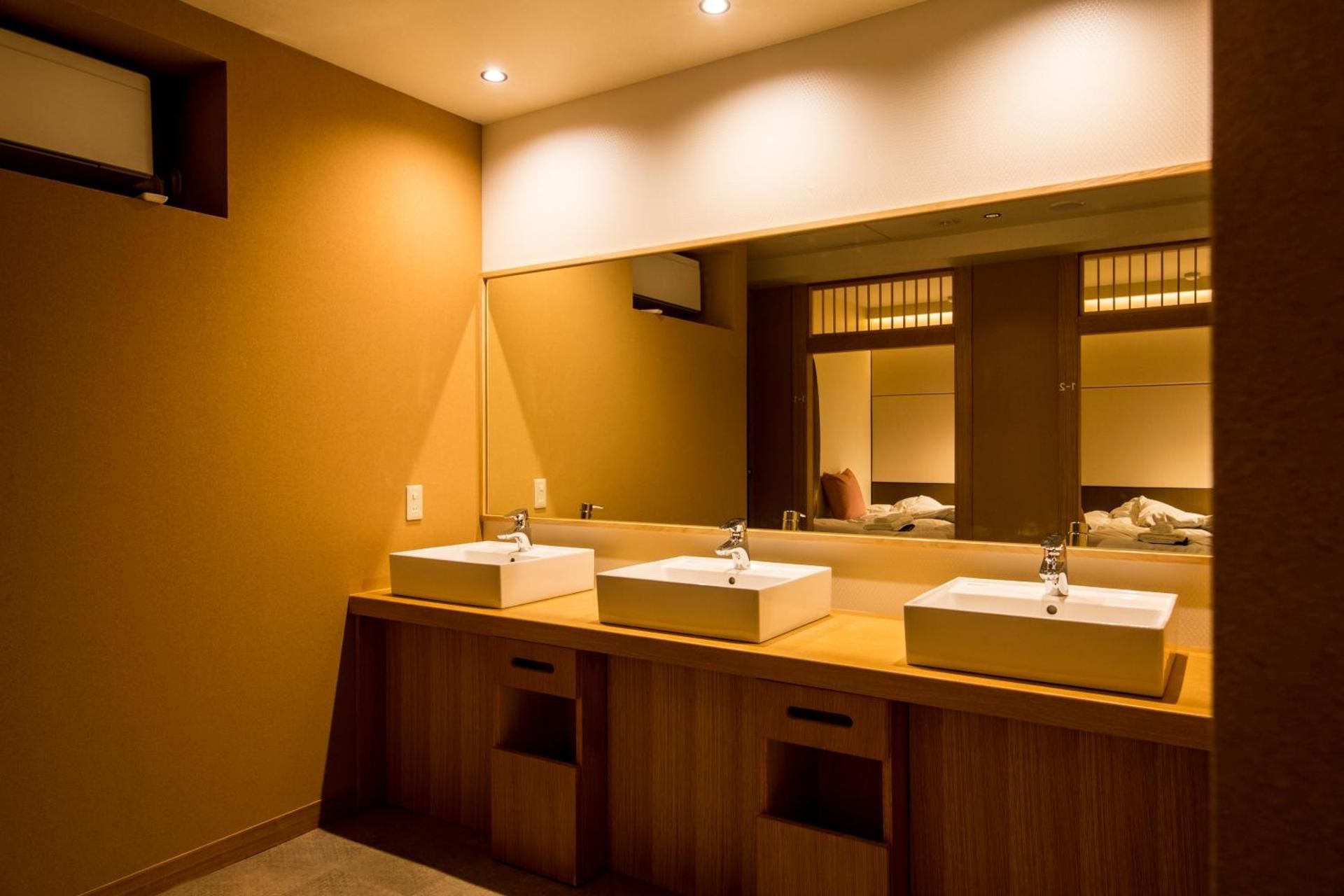 Independent Capsule Room for 3 person - Non-Smoking