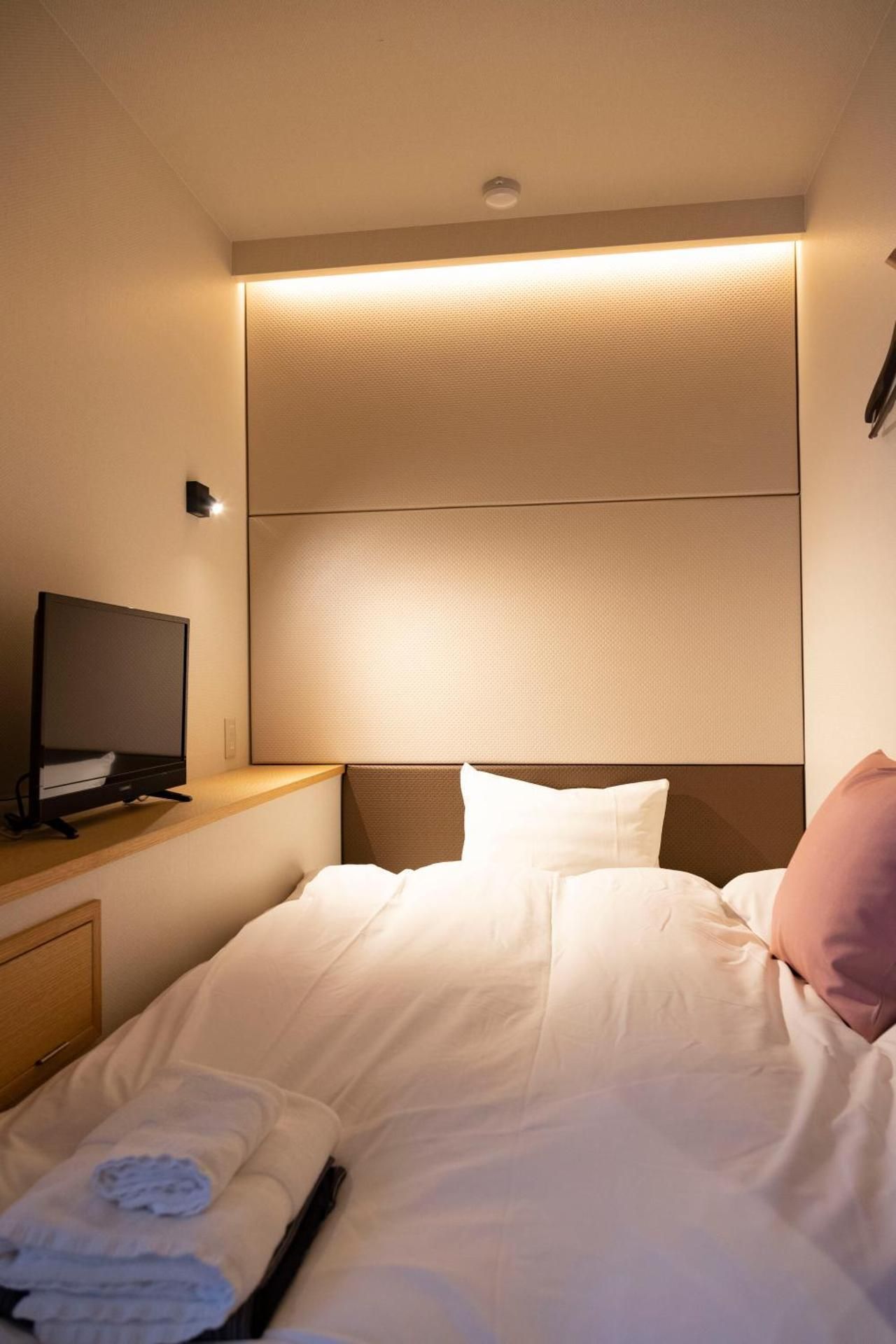 Capsule Room for Femal Only - Non-Smoking