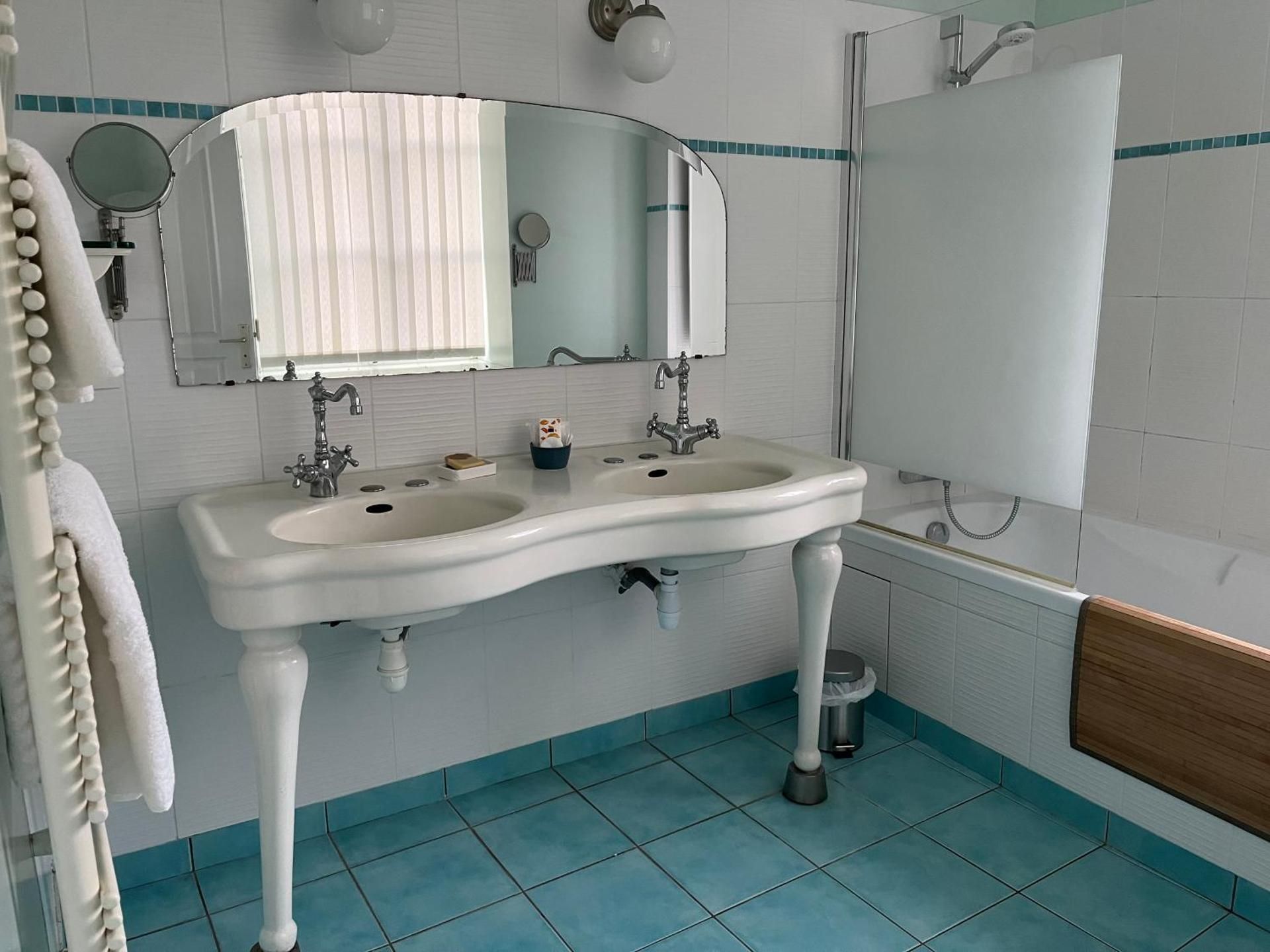 Mercier de Montigny - Les Chambres du Beffroi - SPA et Massage Double Room with Balcony