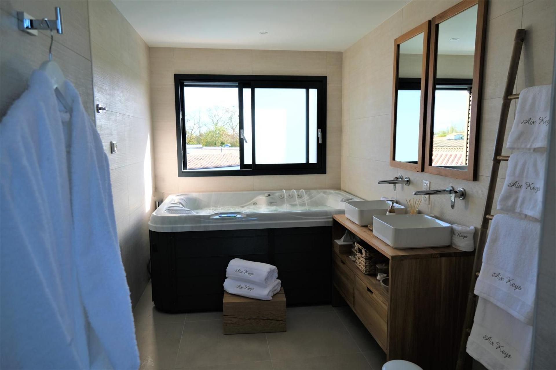 King Room with Spa Bath