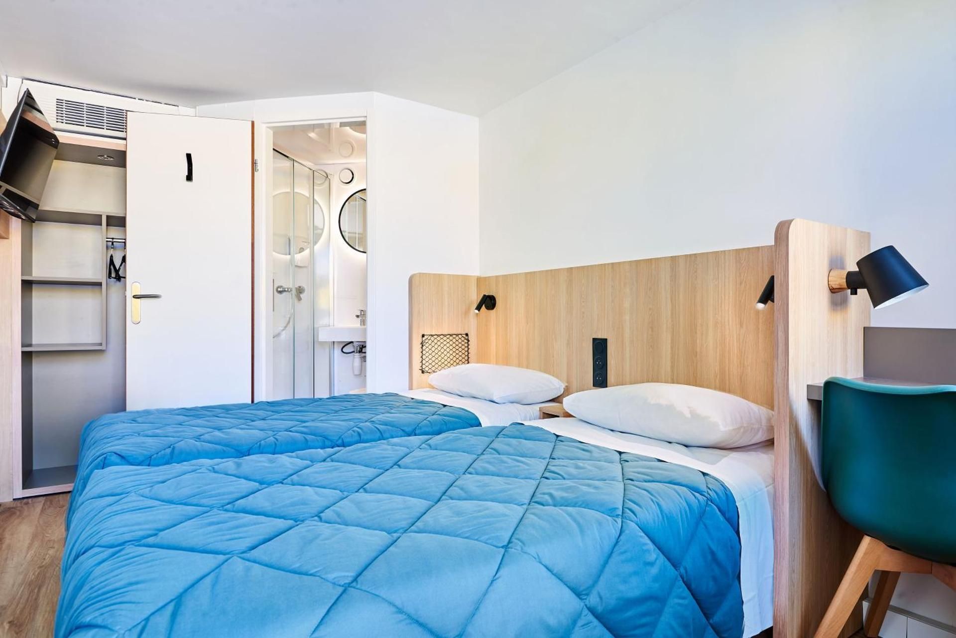 Standard - 2 Single Beds