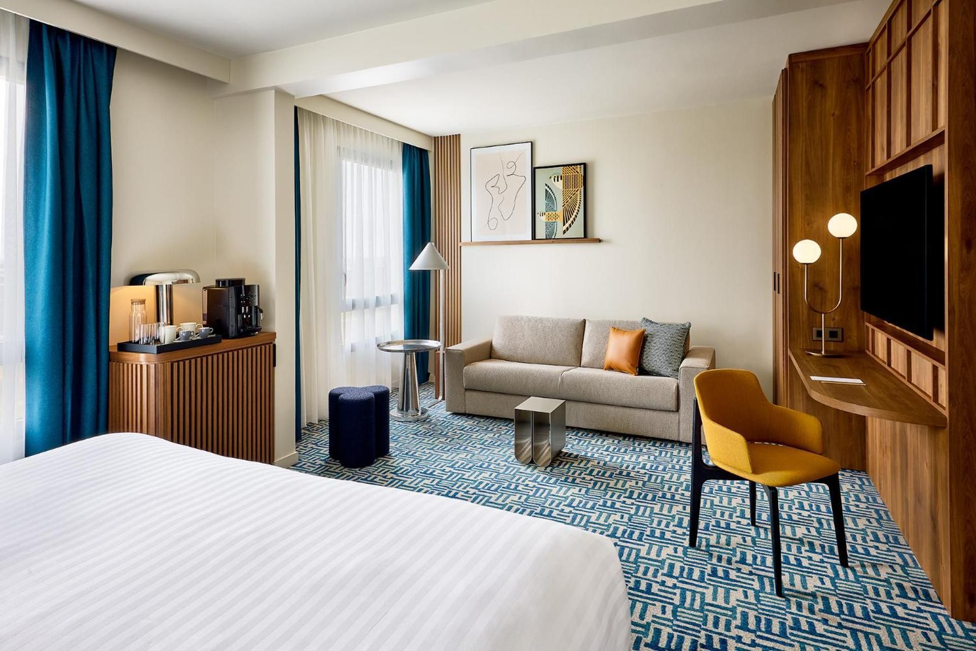 Courtyard by Marriott Lyon Eurexpo Stadium Junior Suite with One Double Bed and Sofa Bed