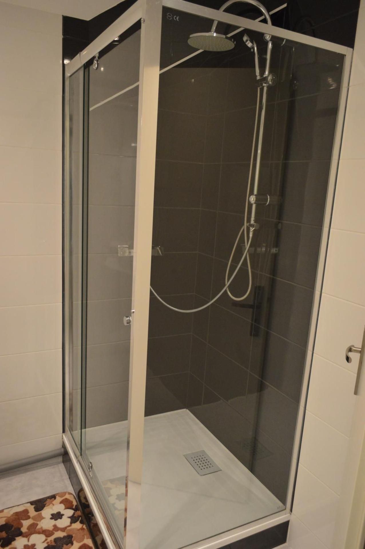 Two Adjacent Double/Twin Room with common bathroom - Stair access only