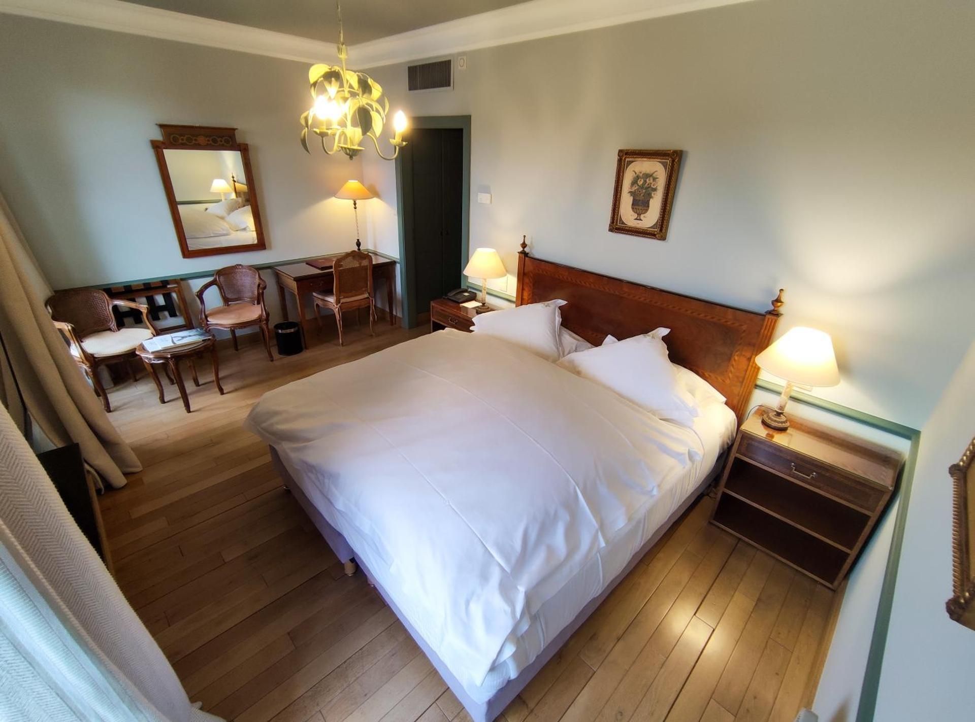 Superior Double Room with Lake View Manoir