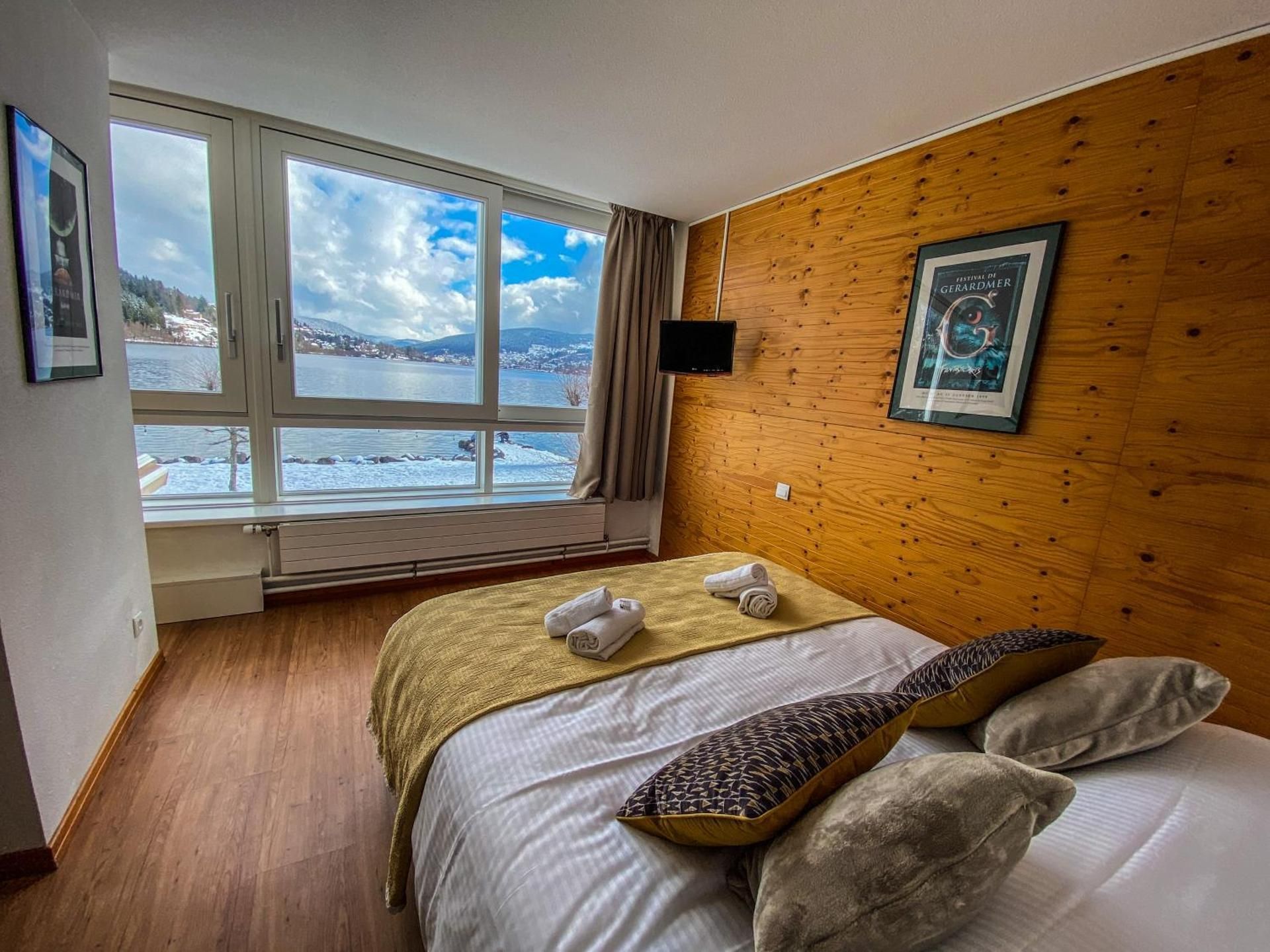 Studio Confort with Large Lake View