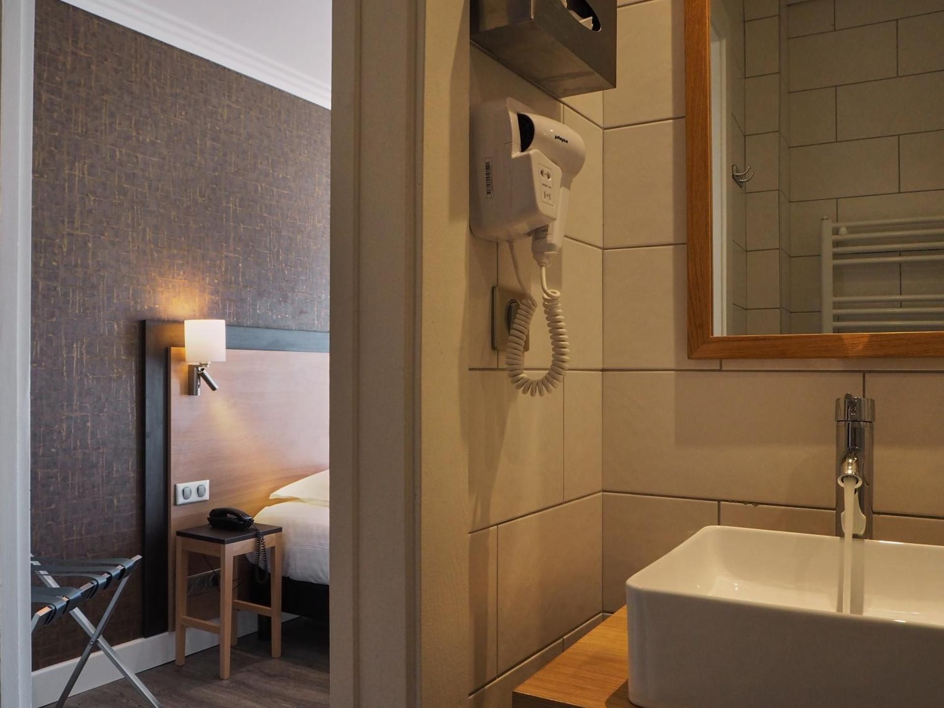 Double or Twin Room with Lake View