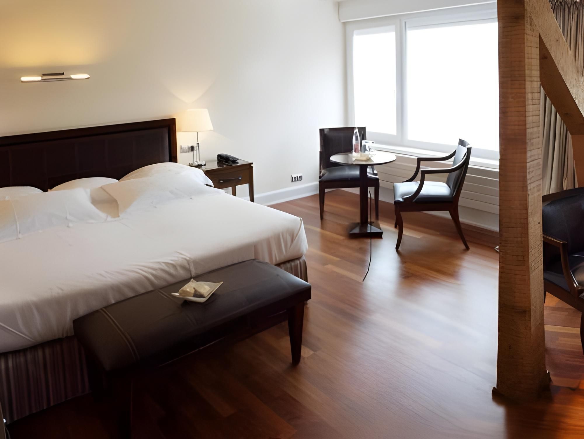 Junior Suite with Lake View