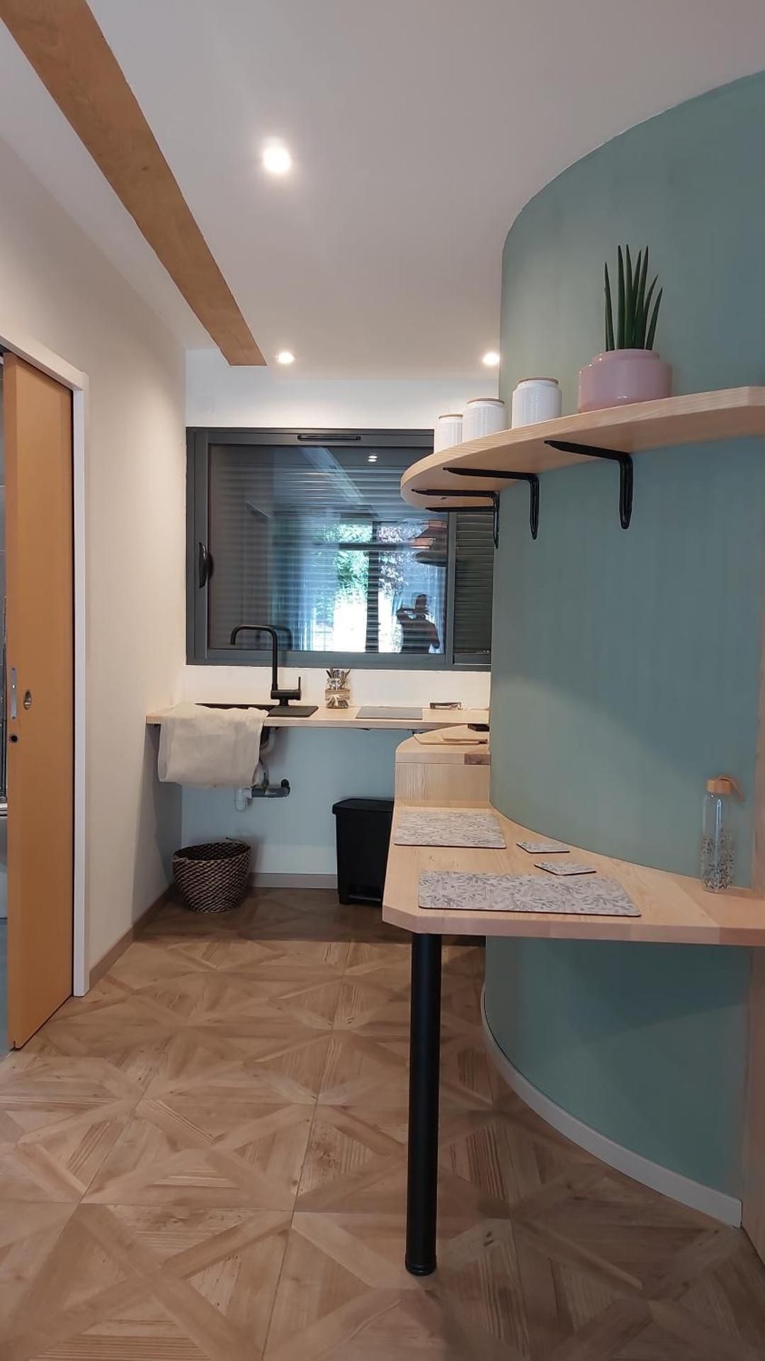 King Room with Roll-In Shower - Disability Access