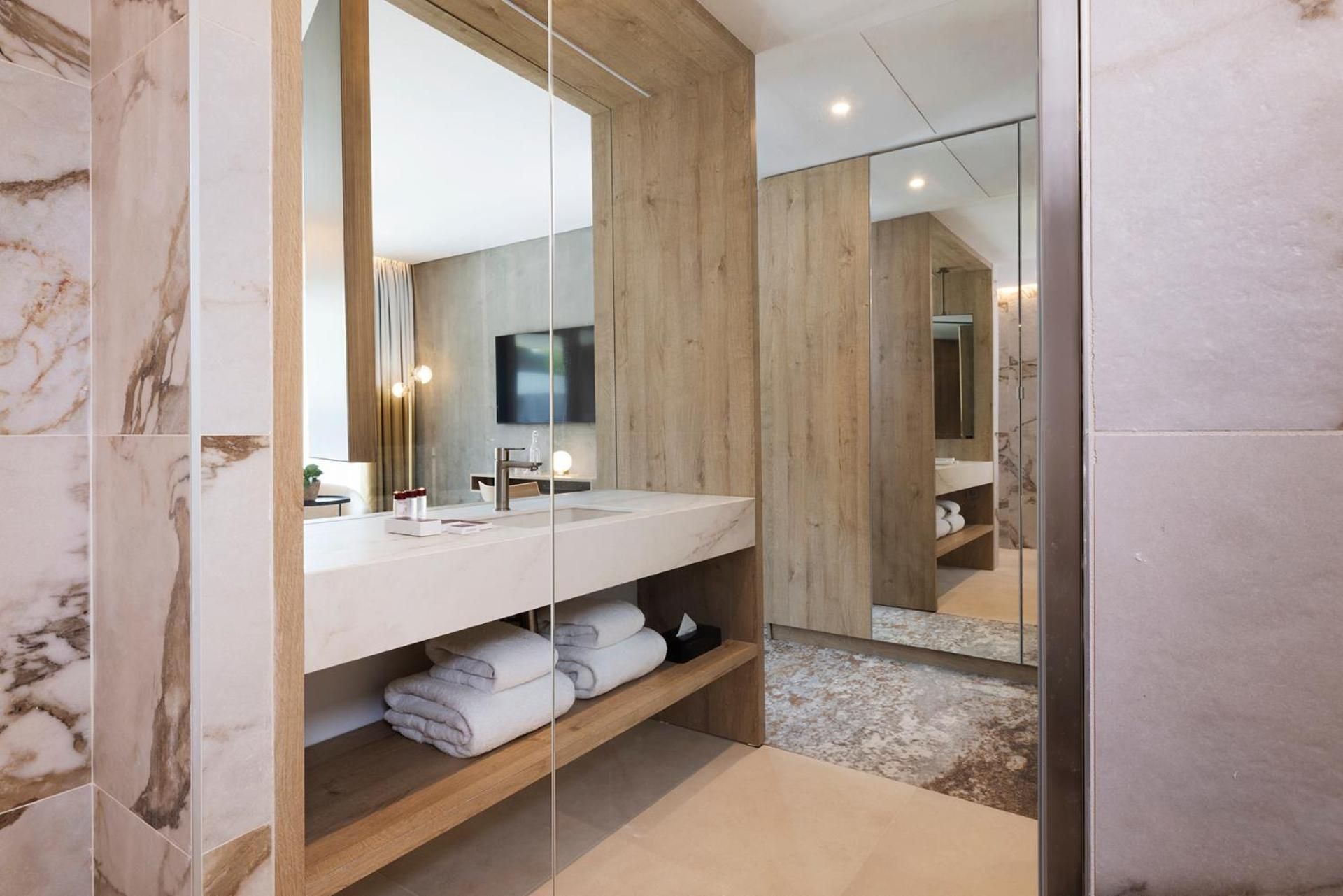 Double Room with Balcony - Backyard