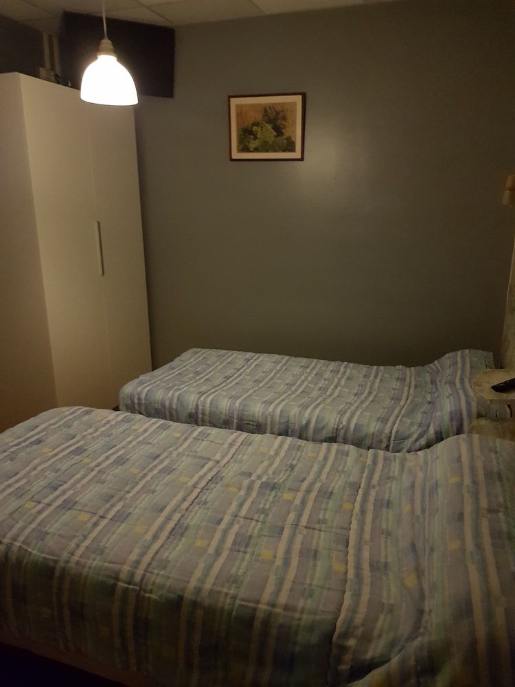 Twin Room with Communal Toilet