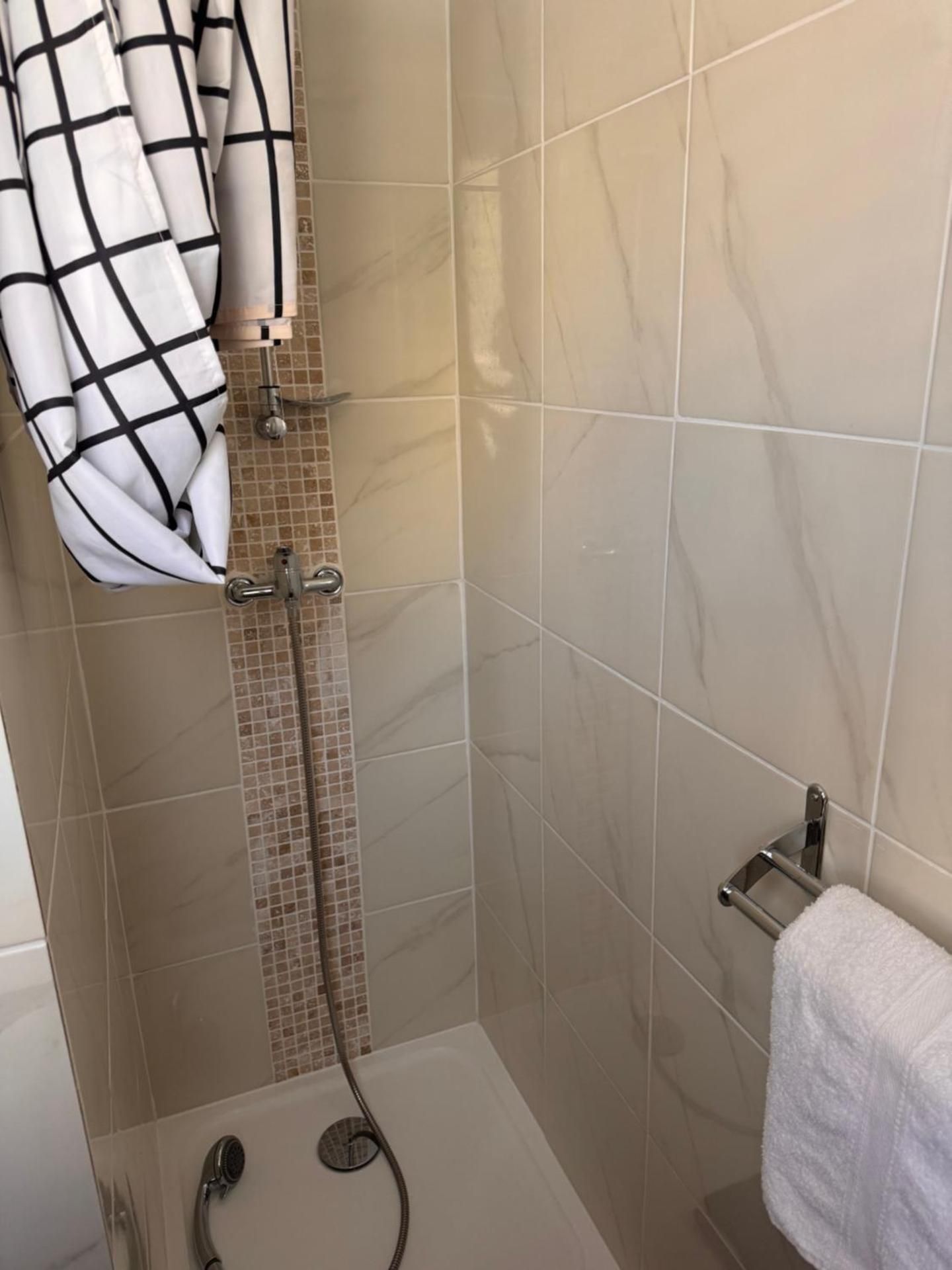Single Room with Shared Toilet