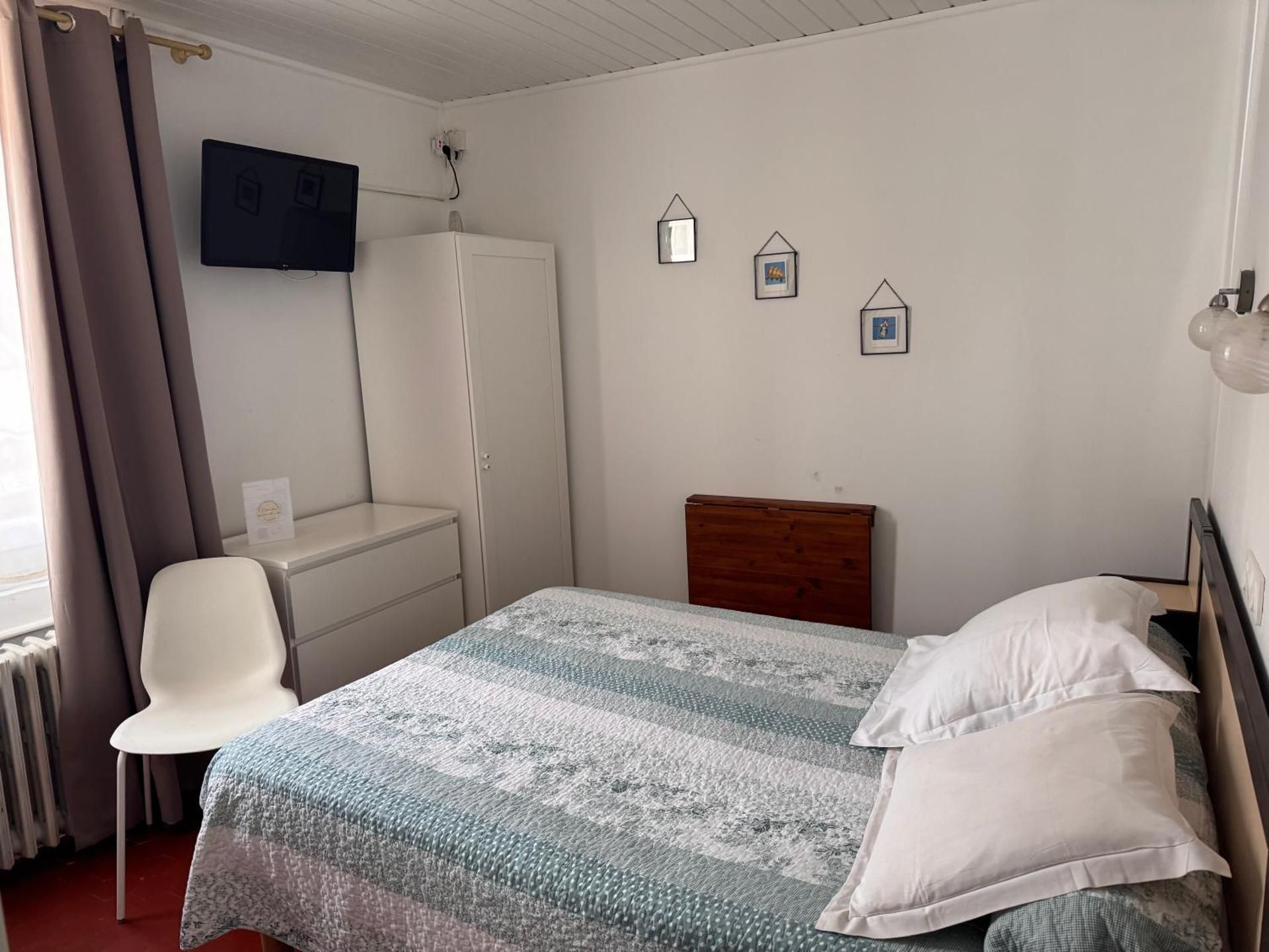 Double Room with Shared Toilet