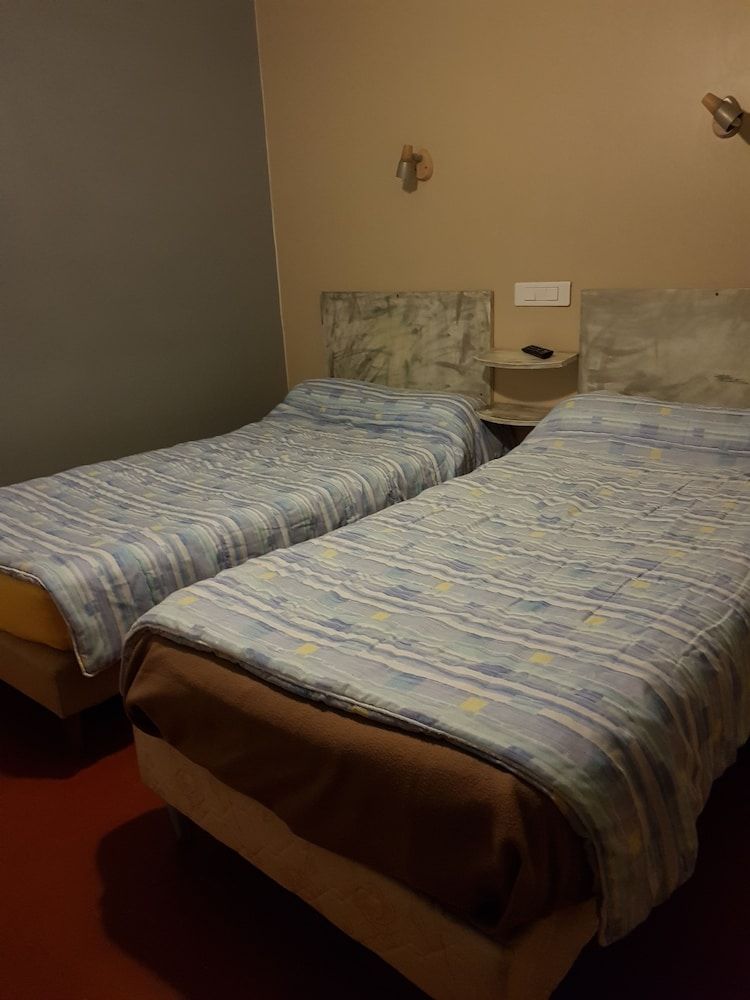 Twin Room with Communal Toilet