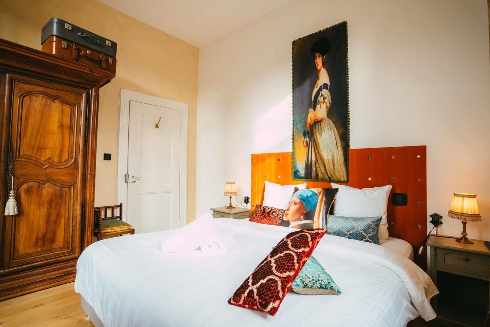 Deluxe Three-Bedroom Apartment with Hot Tub and private garden