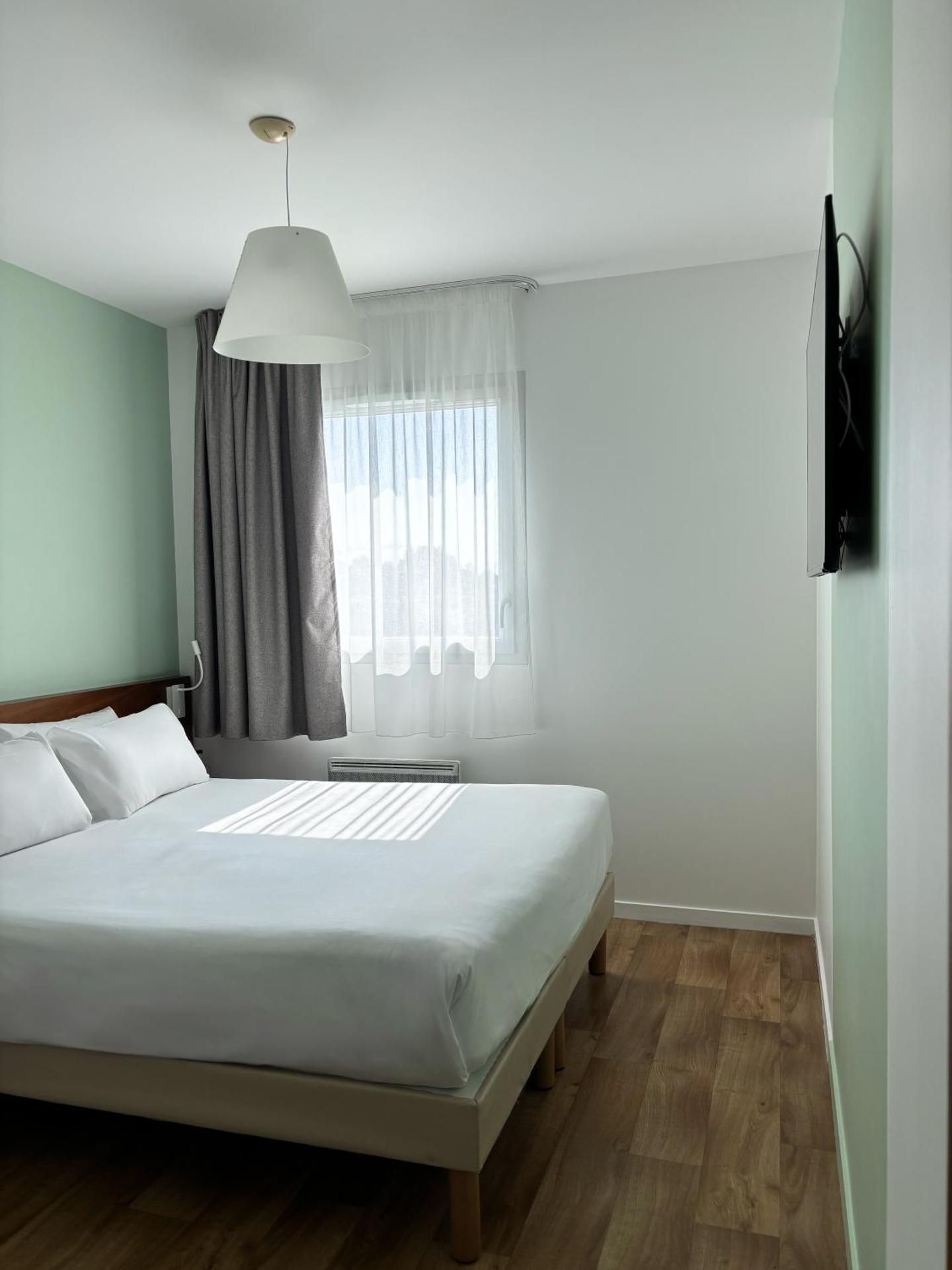 Sure Hotel by Best Western Guerande Standard Queen Room - Non-Smoking 2