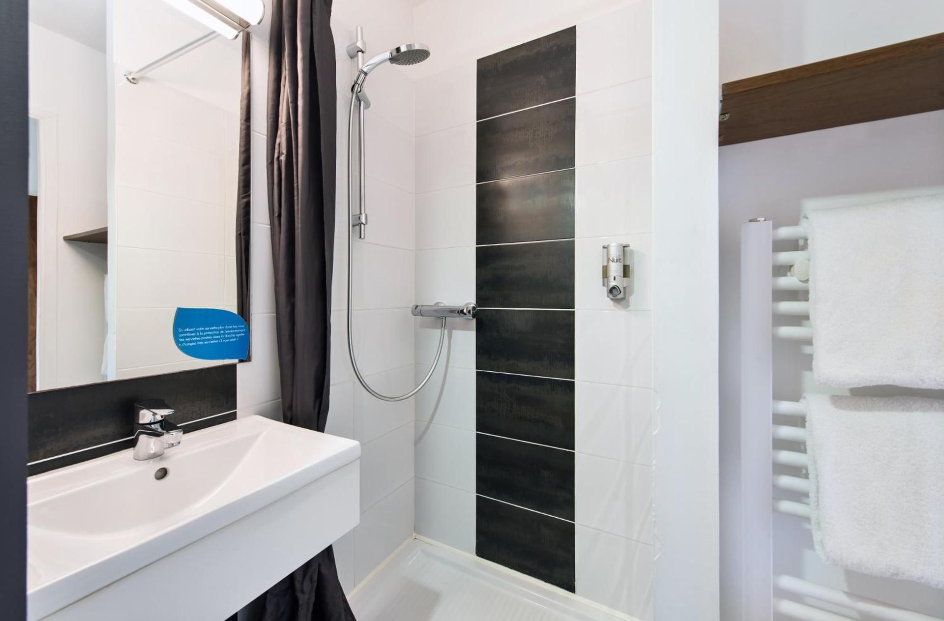 Sure Hotel by Best Western Guerande Standard Queen Room - Non-Smoking 3