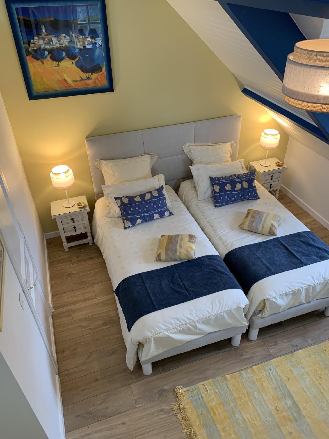 Twin-SDB privée avec douche-Chambre Jaune