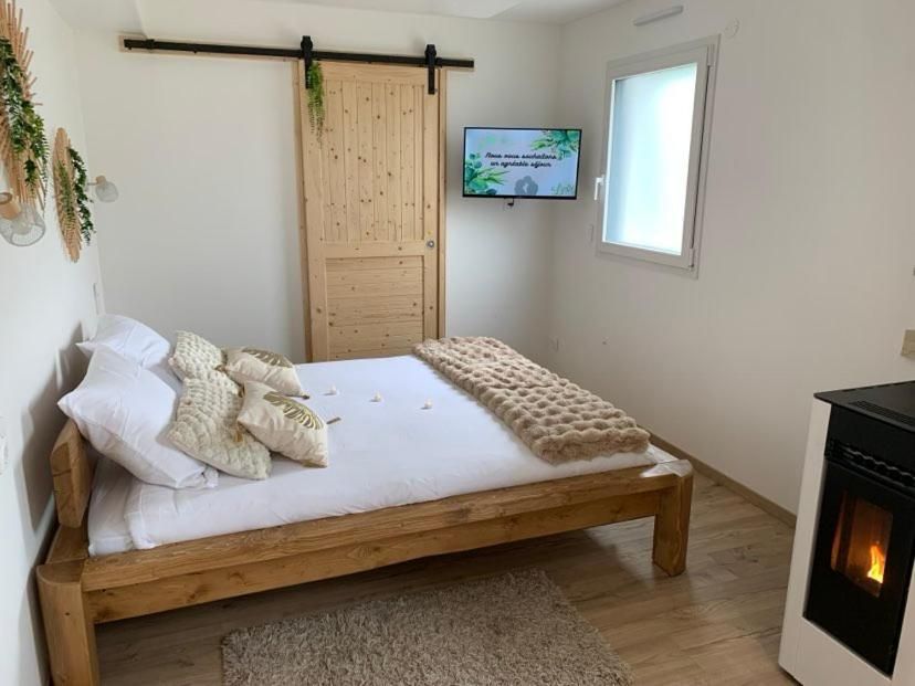 Deluxe Queen Suite