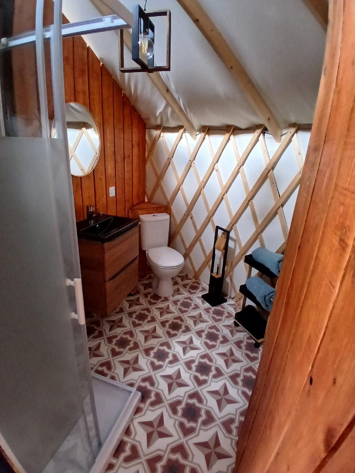 Yourte-Terracotta -Confort-Salle de bain-Pas de vue