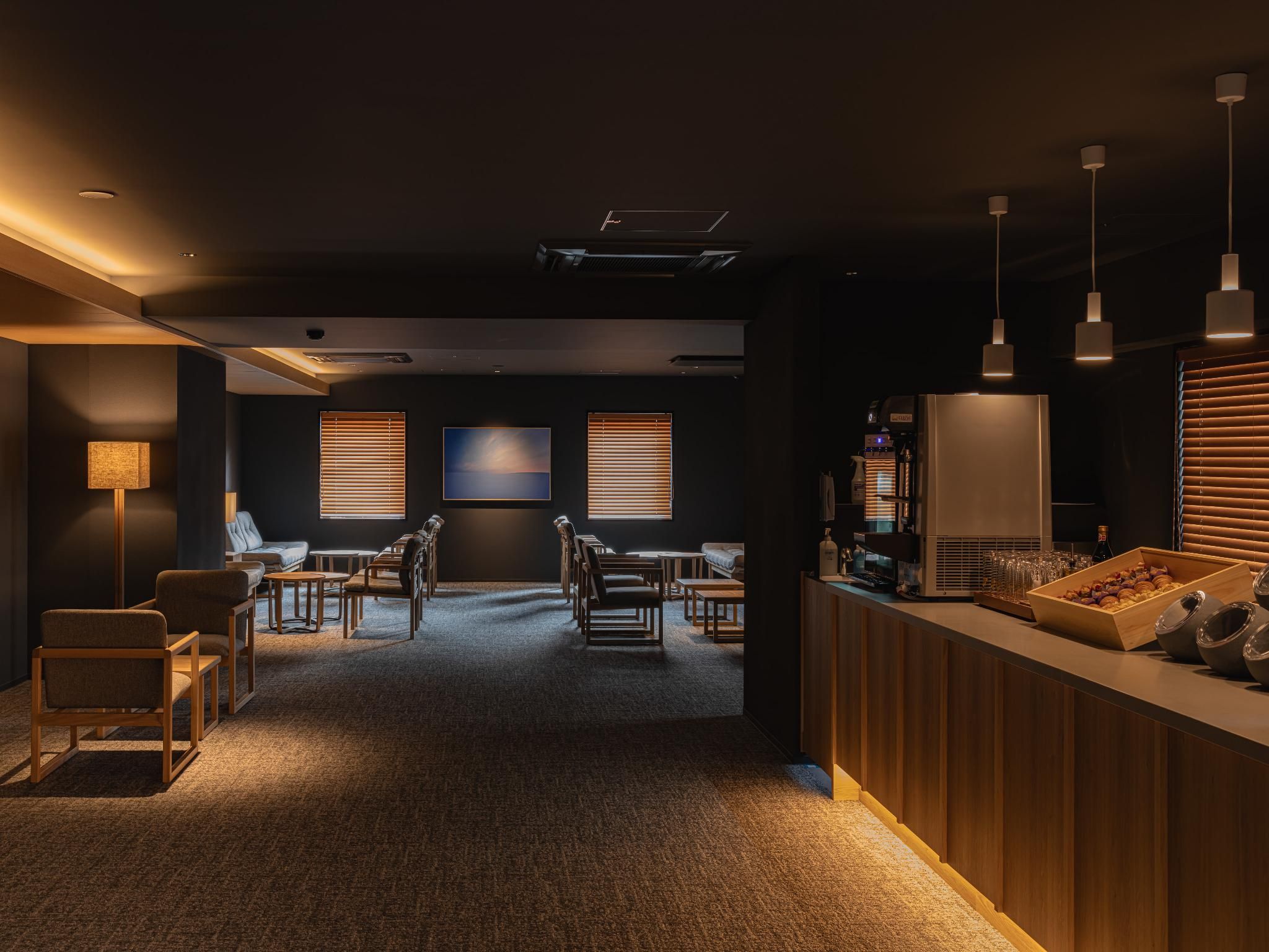 shared lounge/tv area