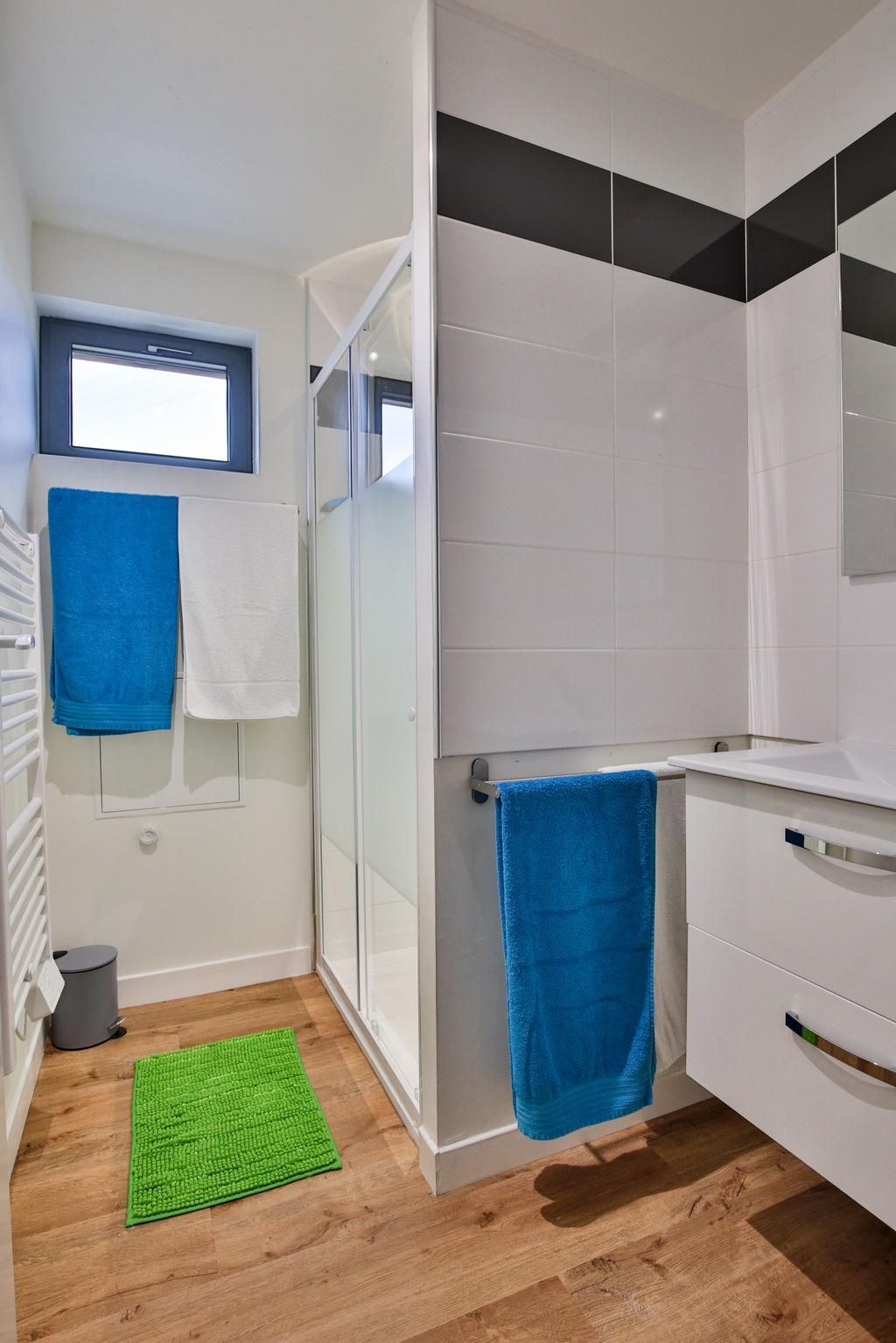 Chalet-Campagne-Confort-Salle de Bain amenagée-Vue sur la campagne