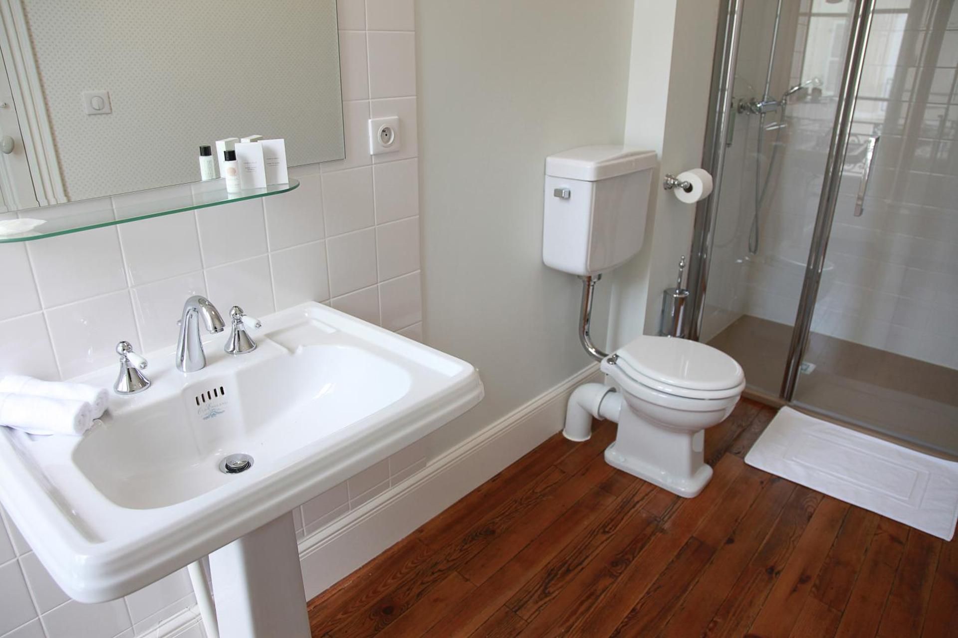 Hôtel le Gentleman Deluxe Queen Room 3