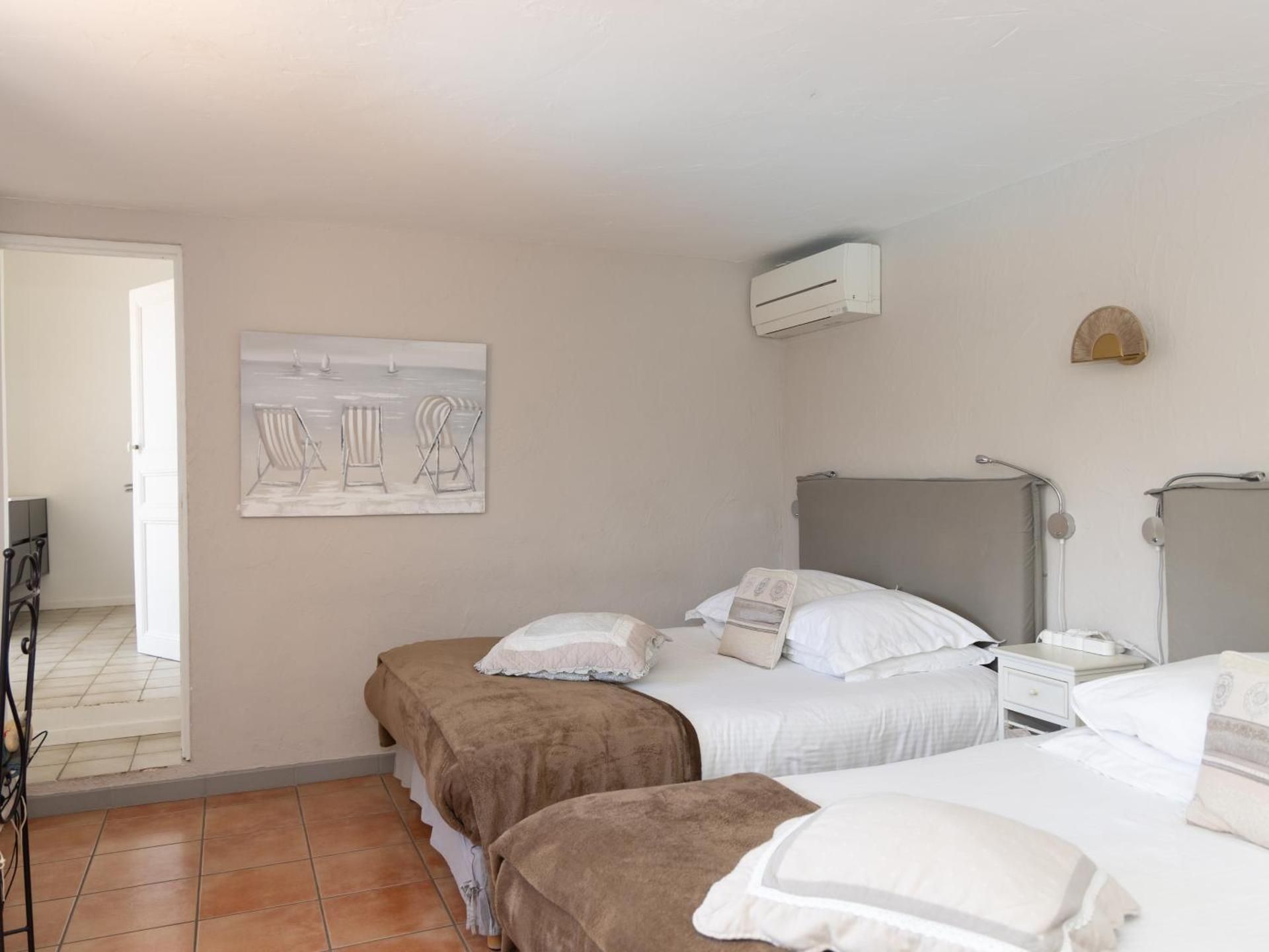 Quadruple Room with Private Bathroom