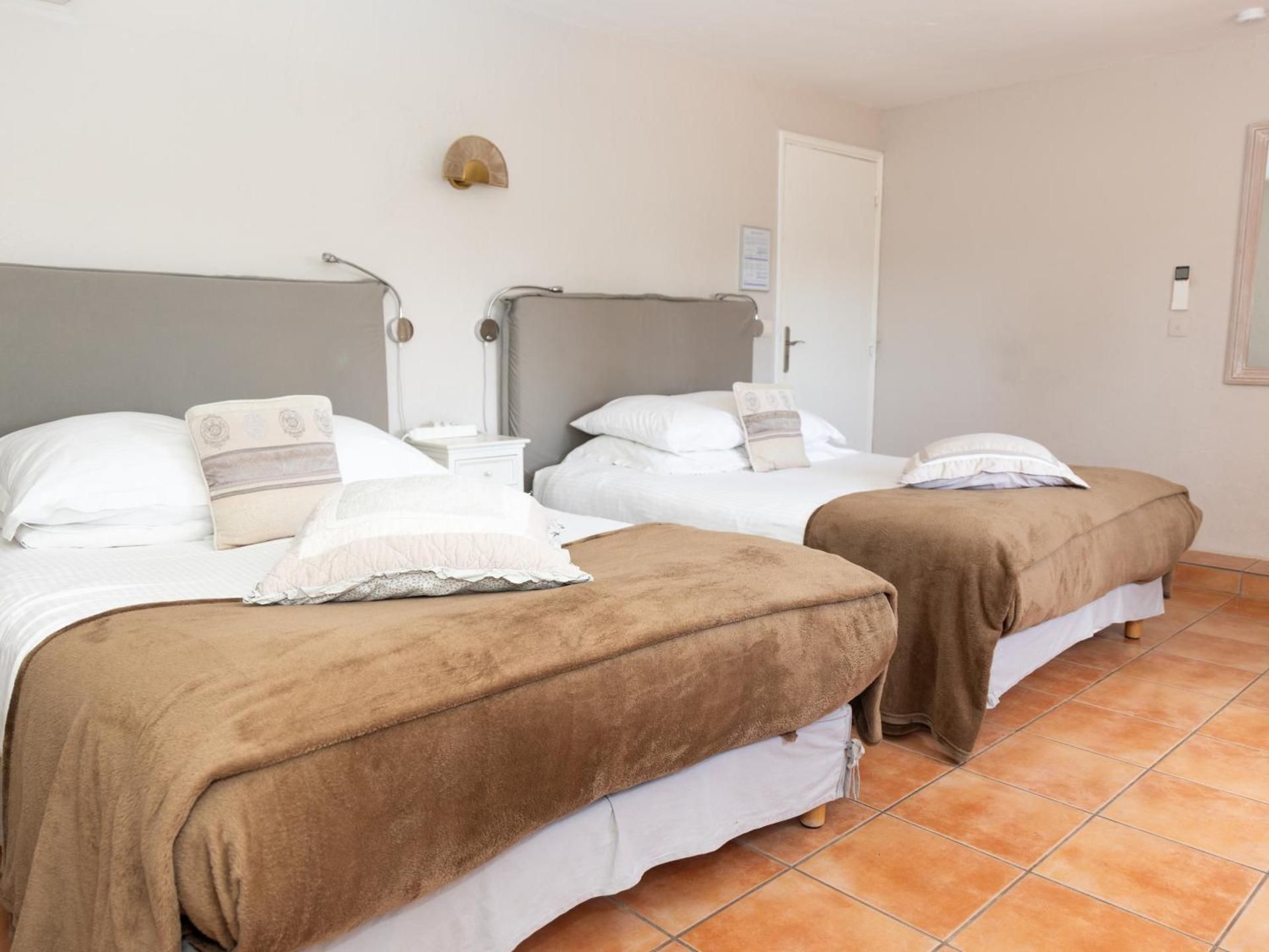 Quadruple Room with Private Bathroom