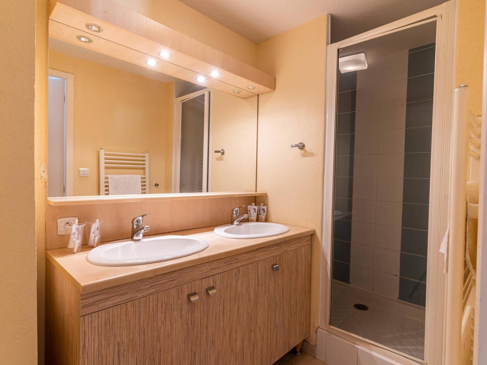 2 Bedroom Apartment 6 People