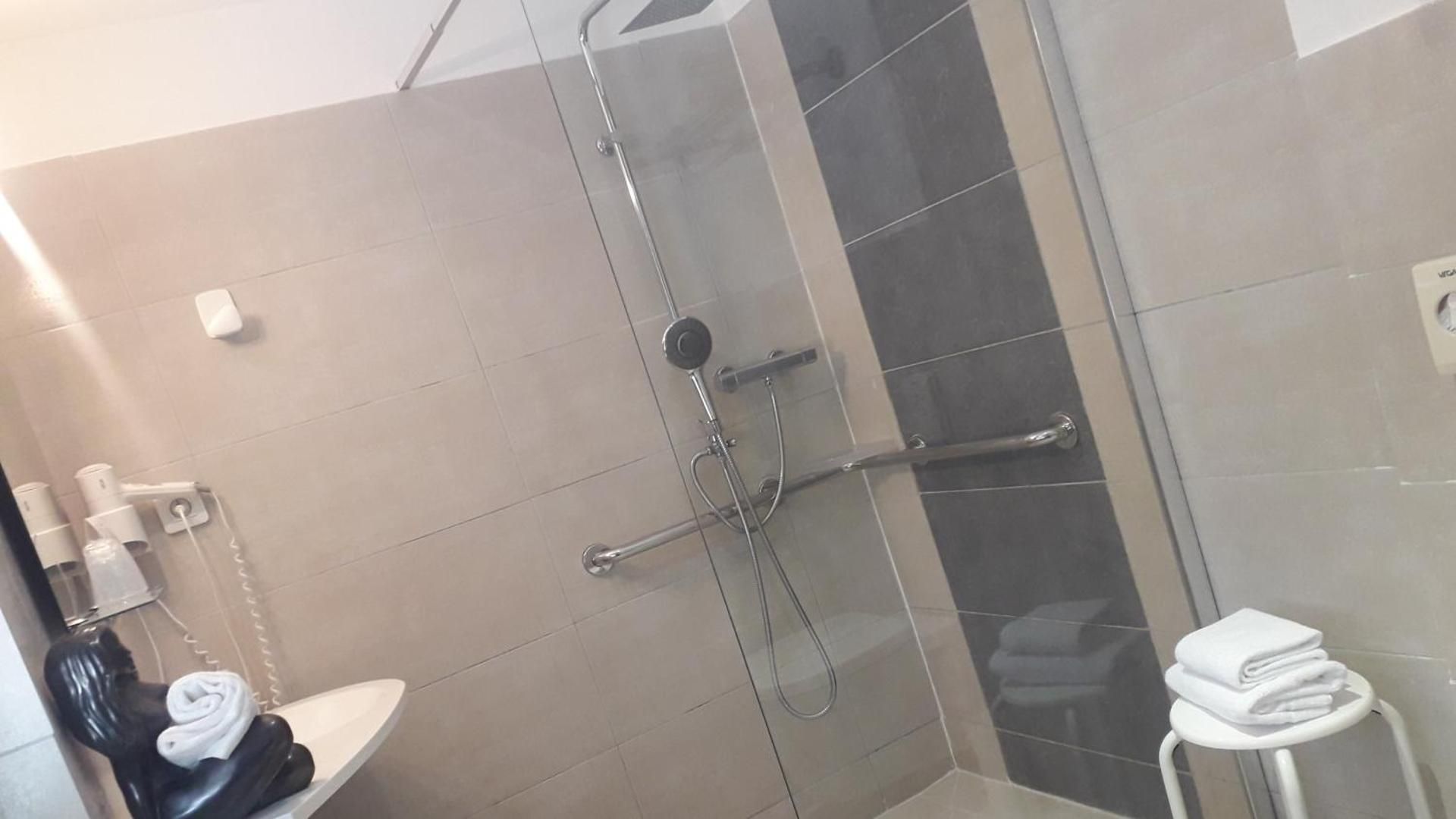 Double room with italian shower - with Air Conditioning