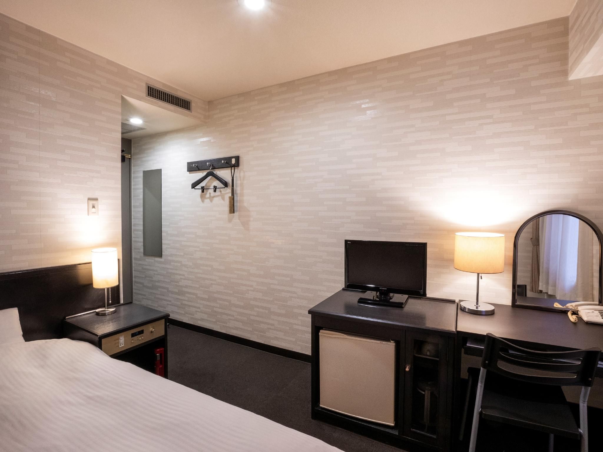 Guest room with wired LAN [Single room] [Non-smoking]