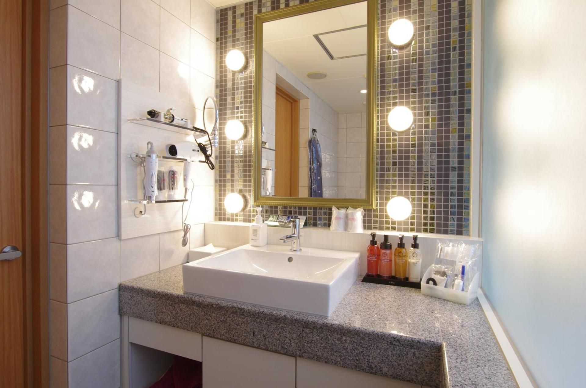 Deluxe Double Room - Smoking - 15:00 Check in