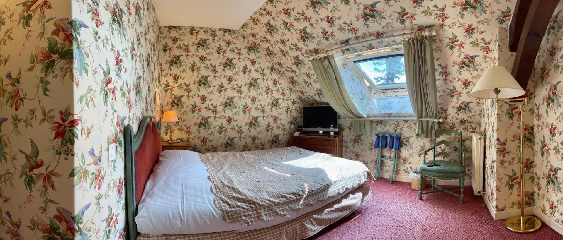 Single Room With Private Bathroom